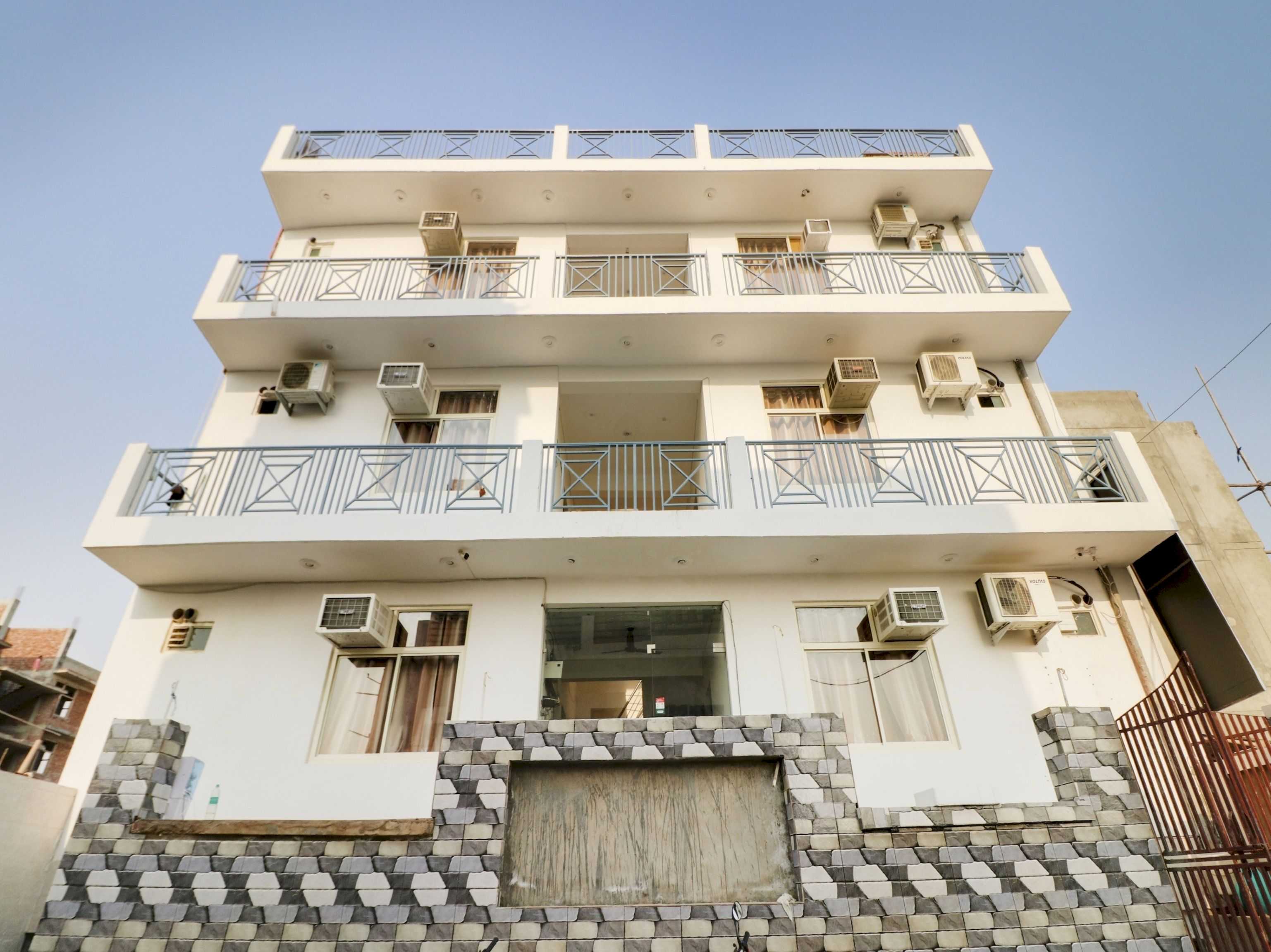 OYO 75440 Relax Inn, Noida 4