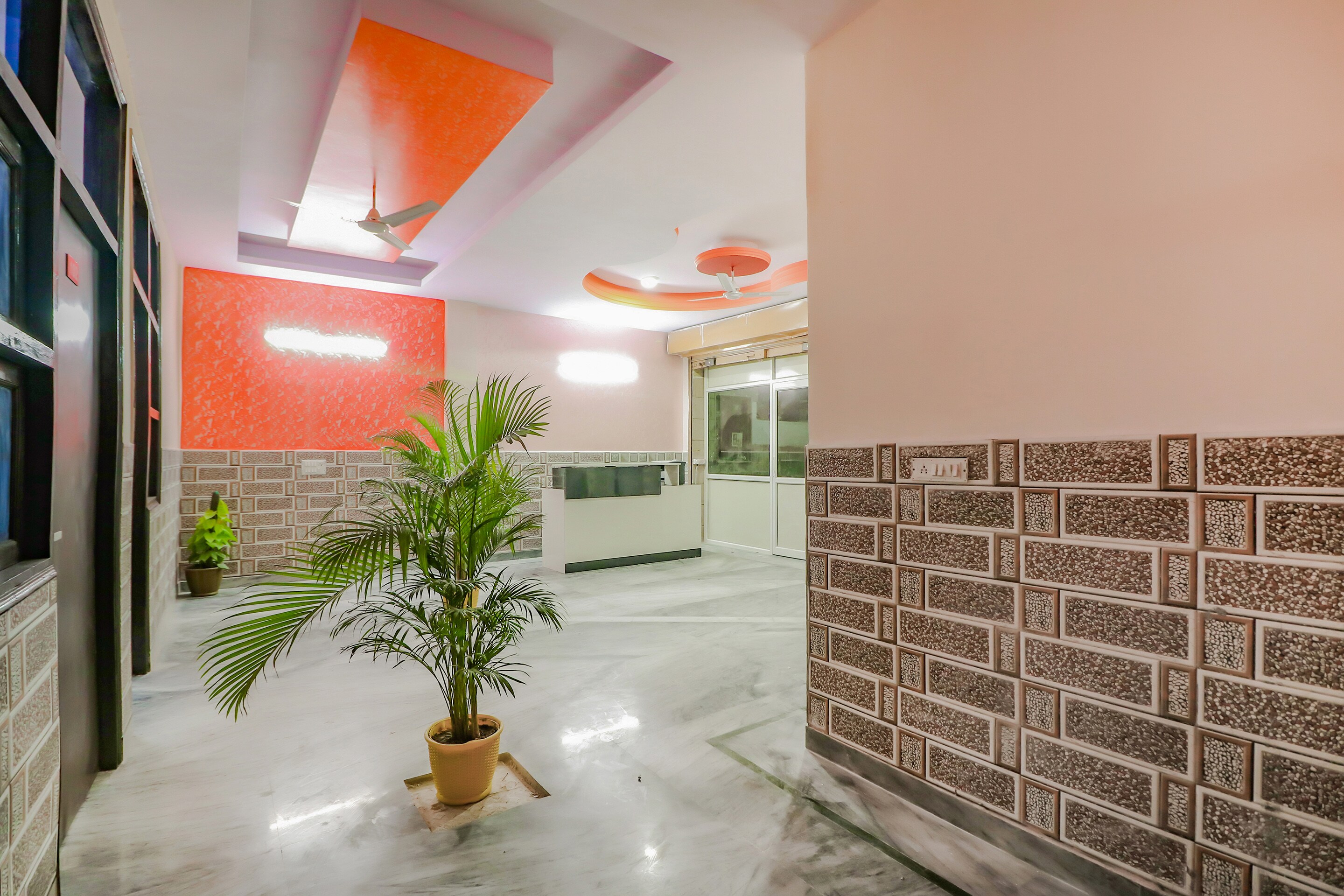 OYO 75632 Primrose Hotel's, Noida 2