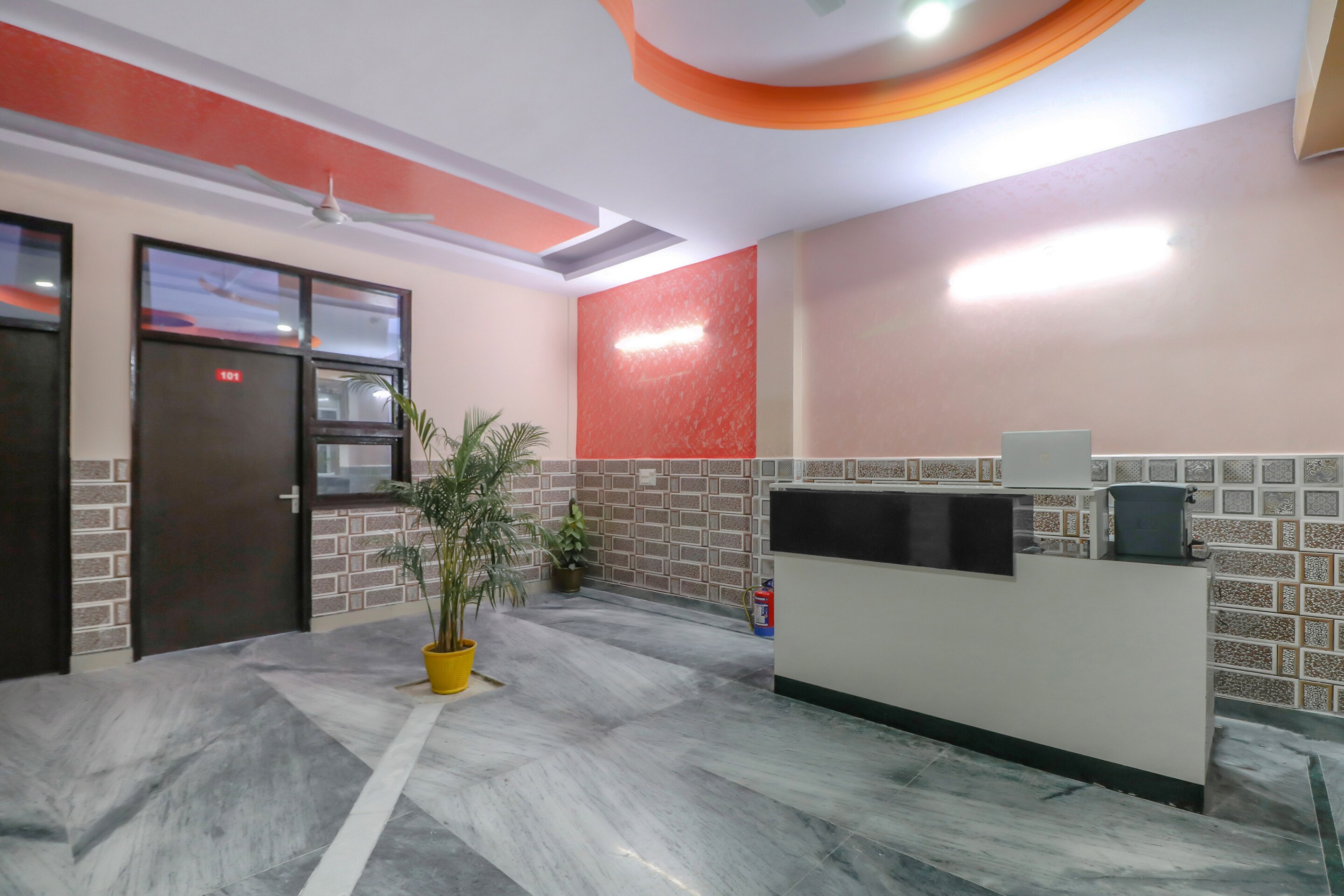 OYO 75632 Primrose Hotel's, Noida 4