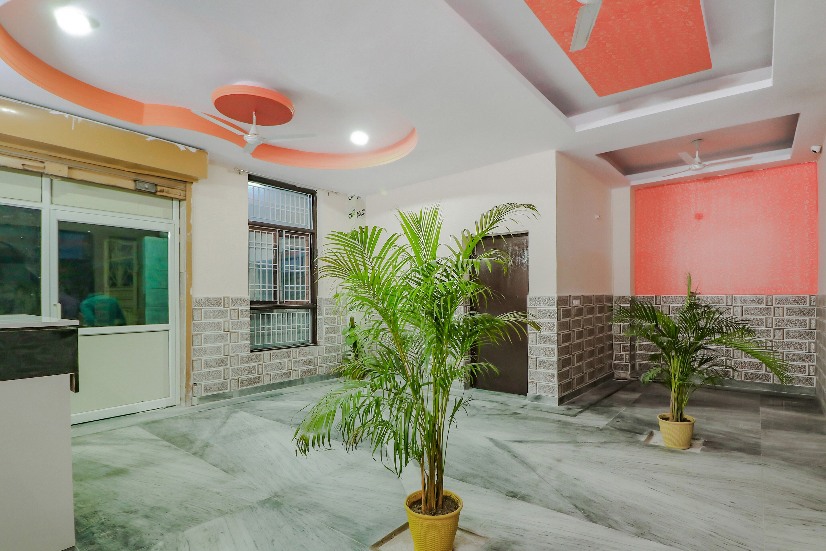 OYO 75632 Primrose Hotel's, Noida 5