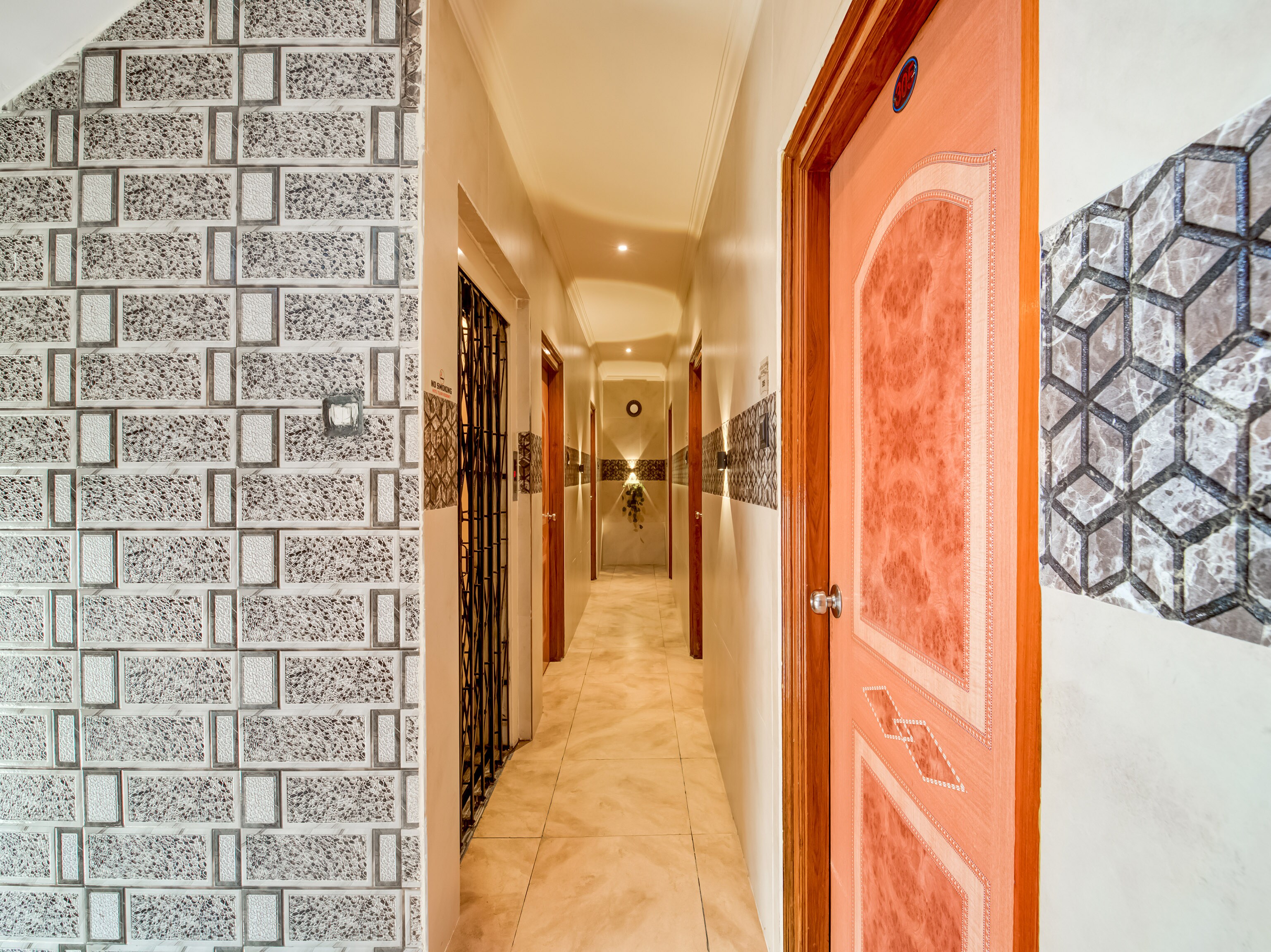 OYO Flagship 75668 Hotel Tejasri Residency, Vijayawada 3