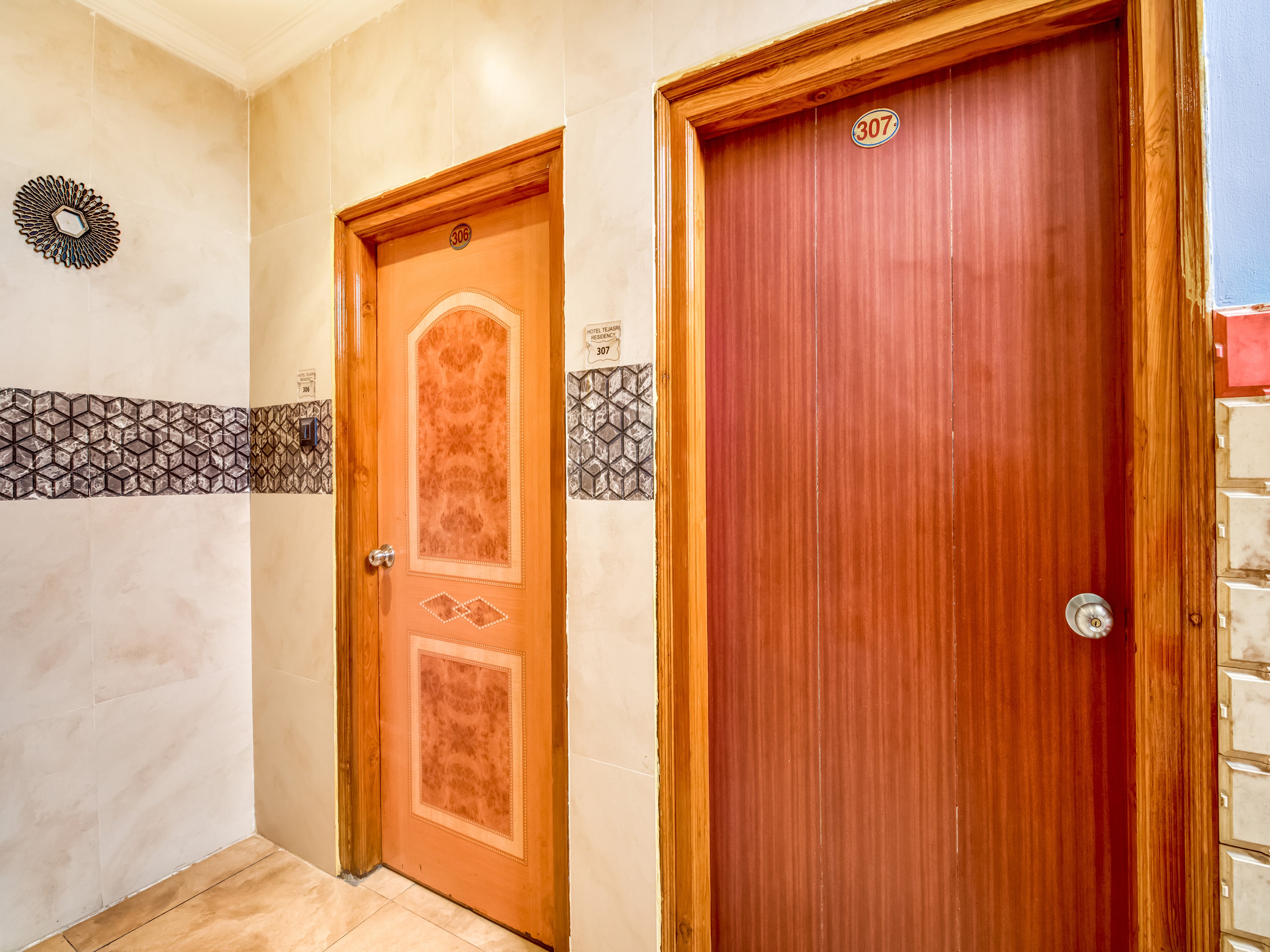 OYO Flagship 75668 Hotel Tejasri Residency, Vijayawada 5