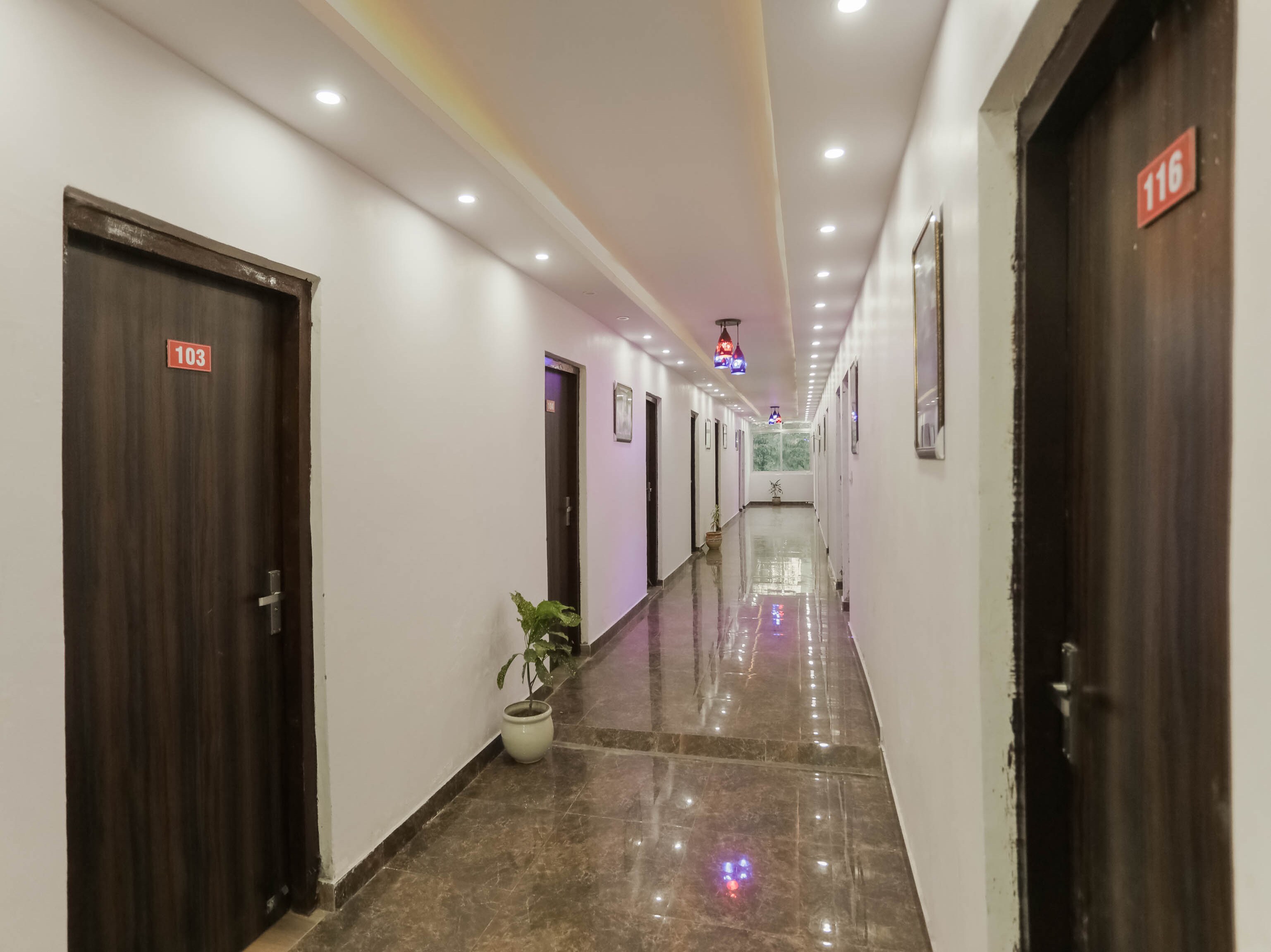 OYO 75701 Red Velvet Rooms & Banquet, Faridabad 3