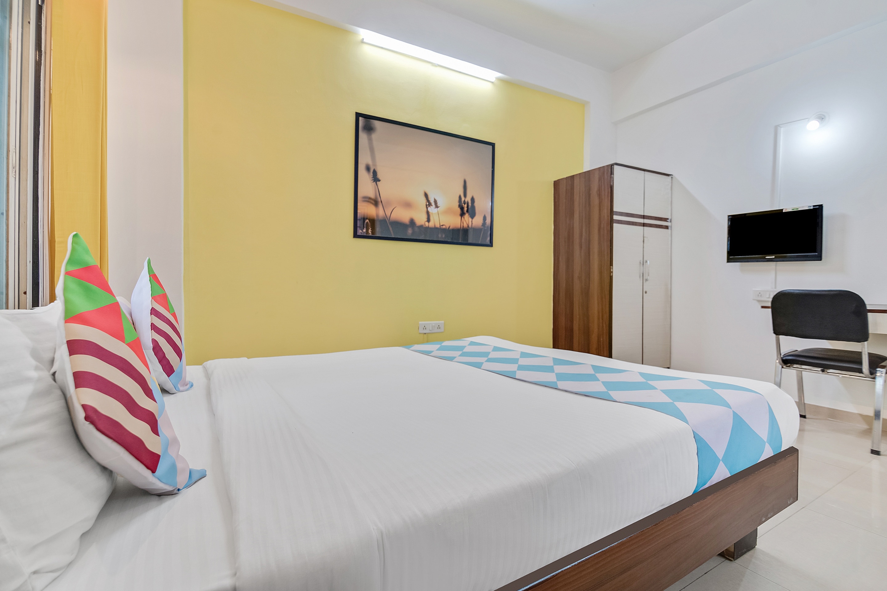 OYO 78142 Flagship Hotel Pioneer, Pune 4