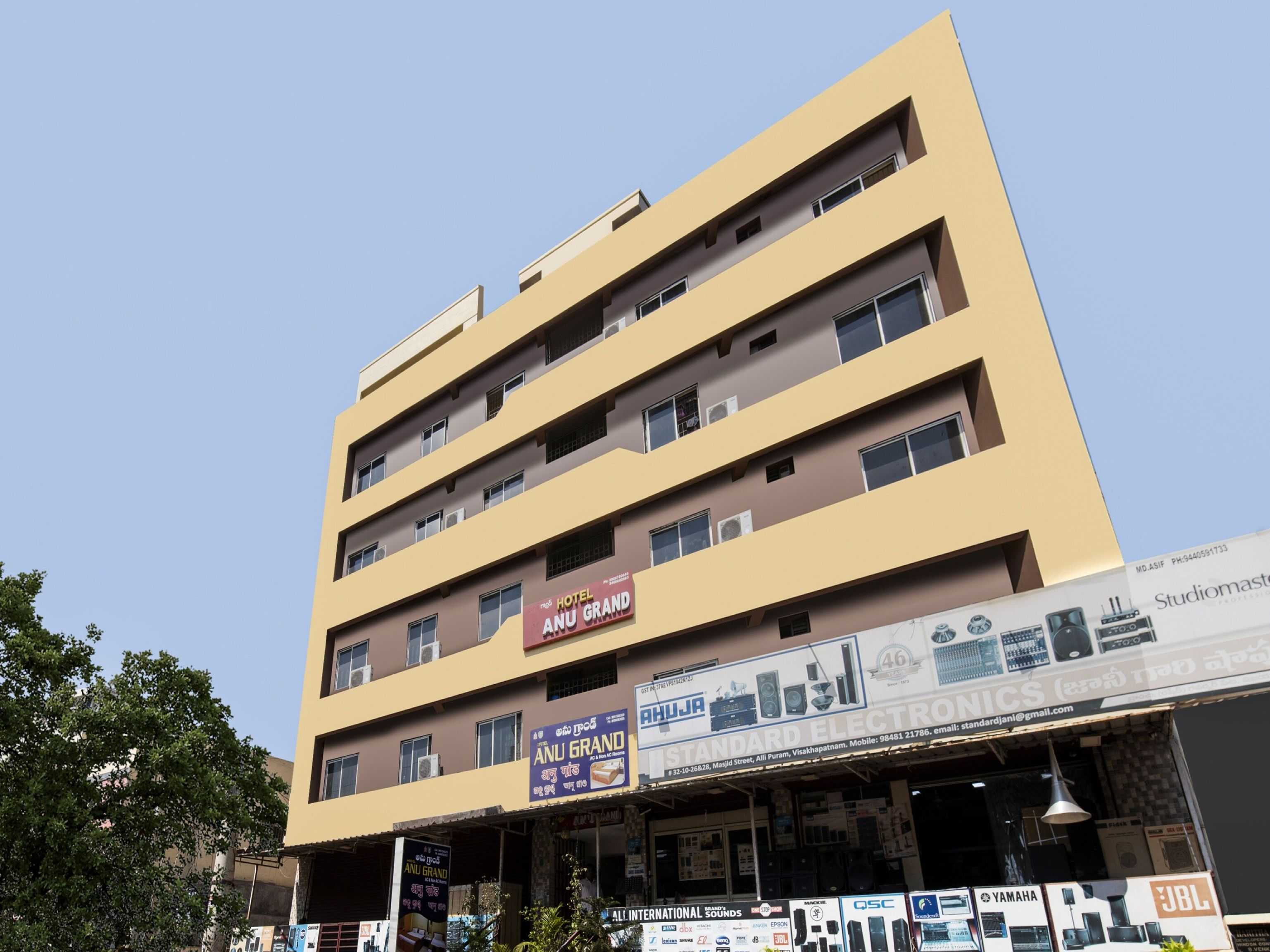 OYO 79382 Anu Grand, Visakhapatnam 4
