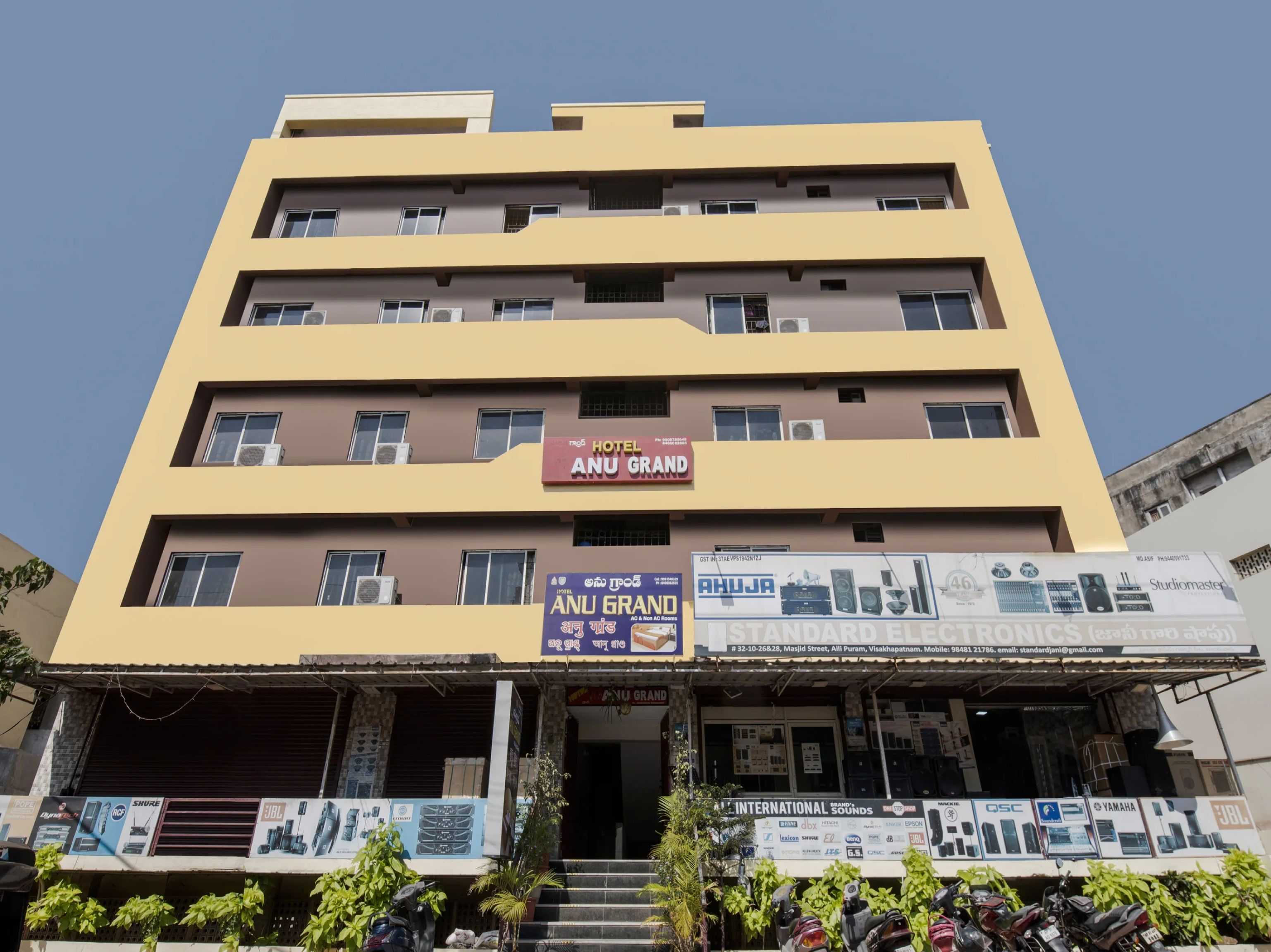 OYO 79382 Anu Grand, Visakhapatnam 5