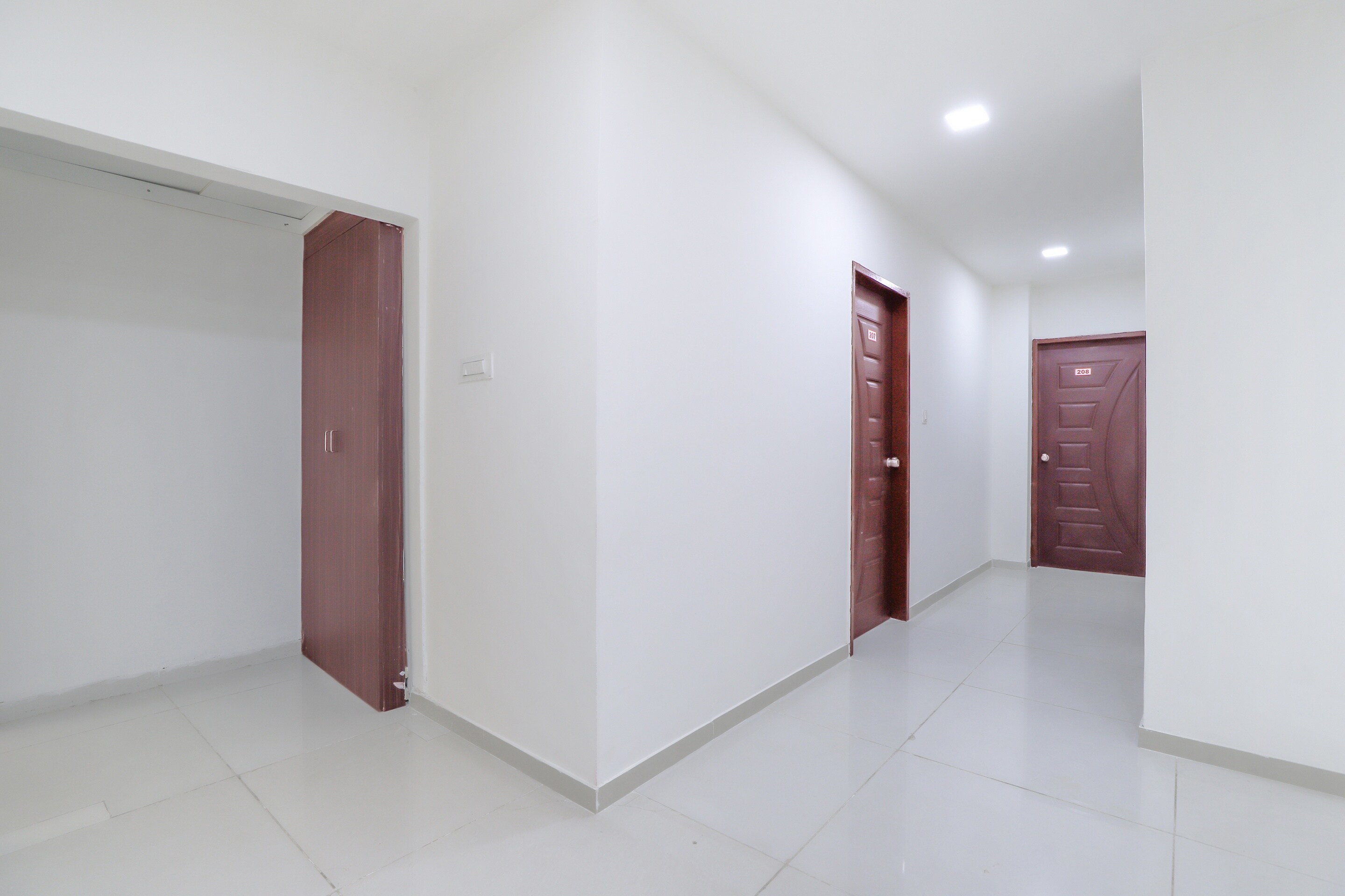 OYO 79733 Hotel Shivay, Vadodara 3