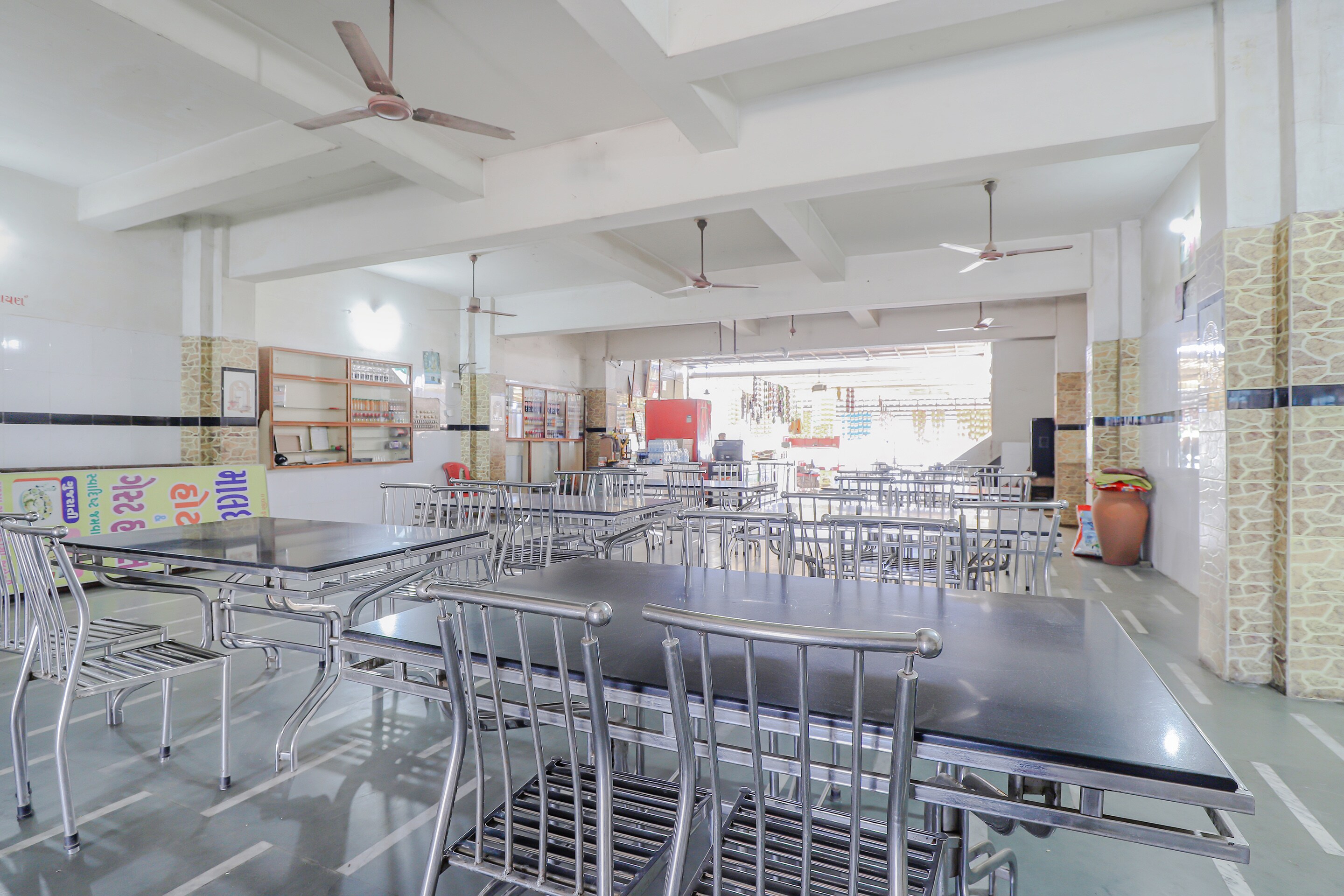 OYO 80936 Hotel Maldhari, Rajkot 2