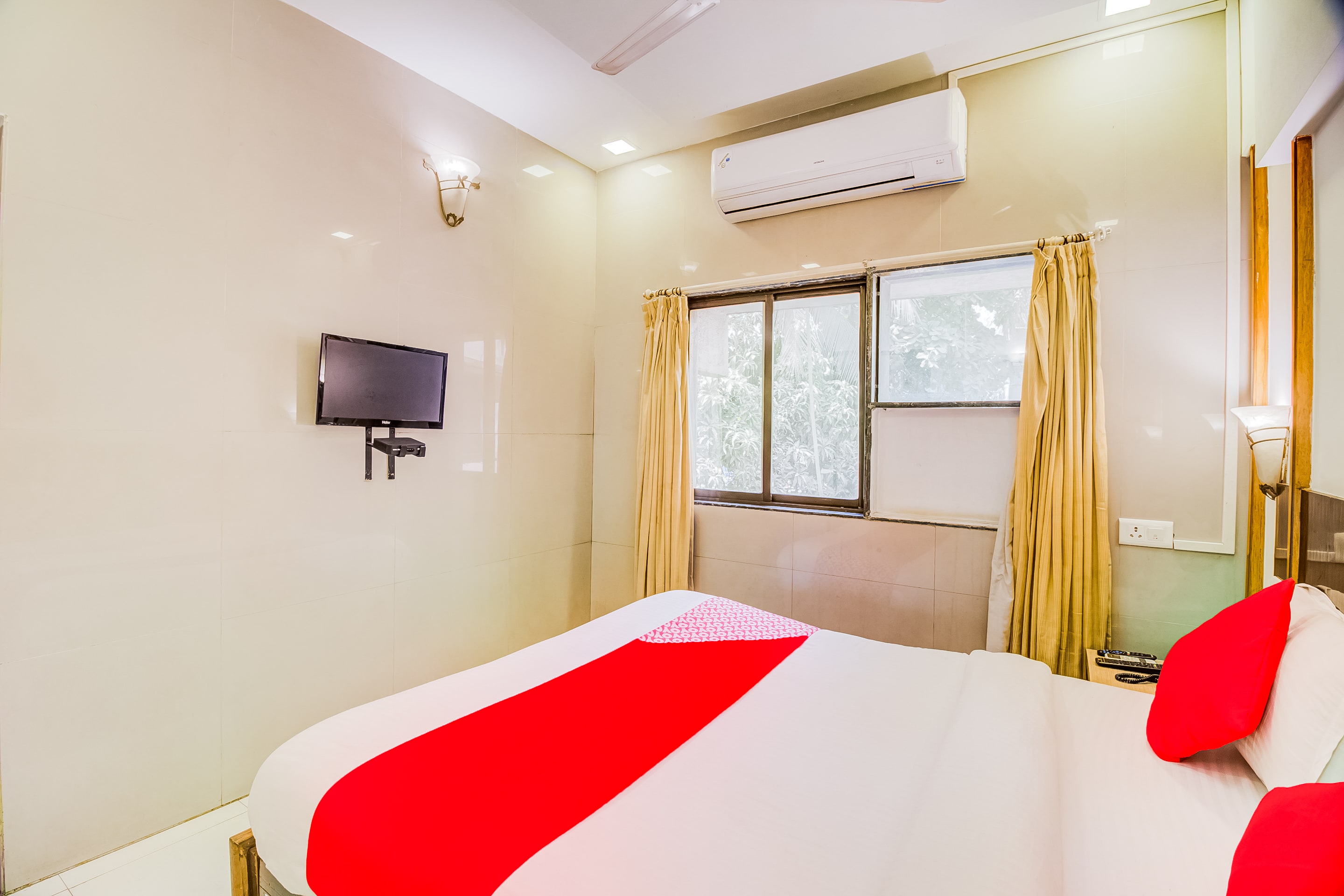 Collection O 81194 Hotel Panchratna, Mumbai 2