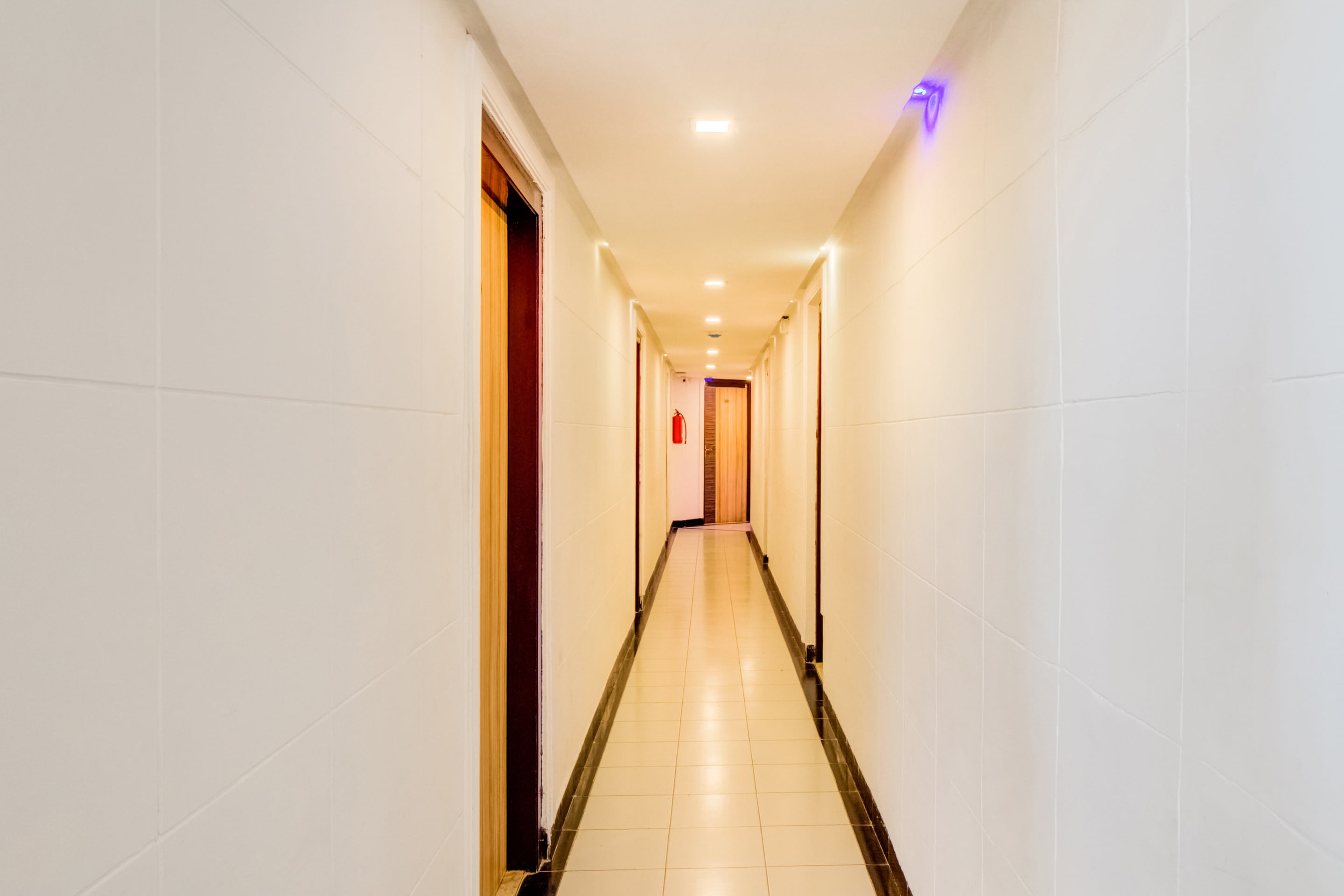Collection O 81194 Hotel Panchratna, Mumbai 4
