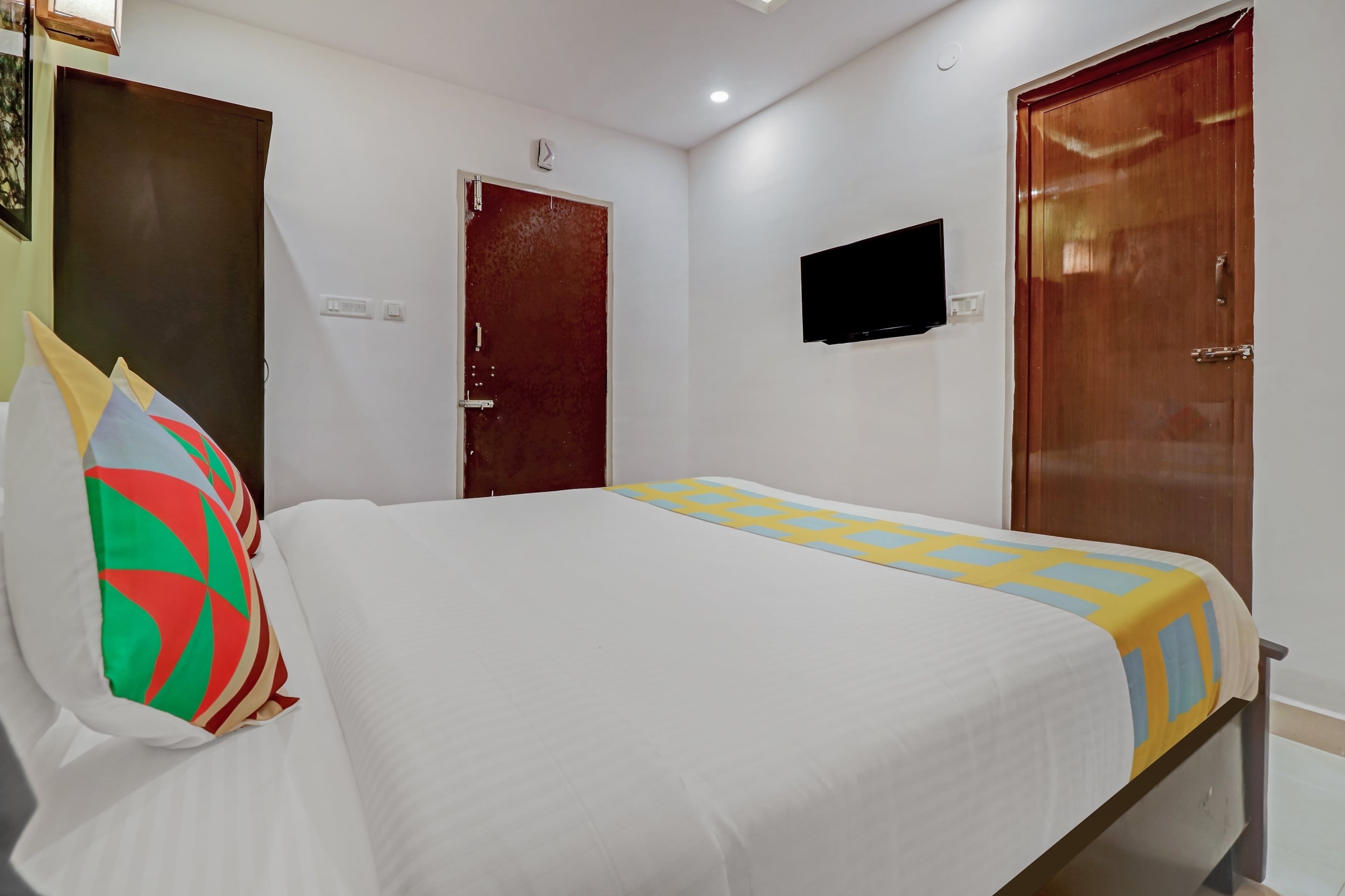 OYO Home 81332 Shiva Shakthi Inn, Bangalore 2
