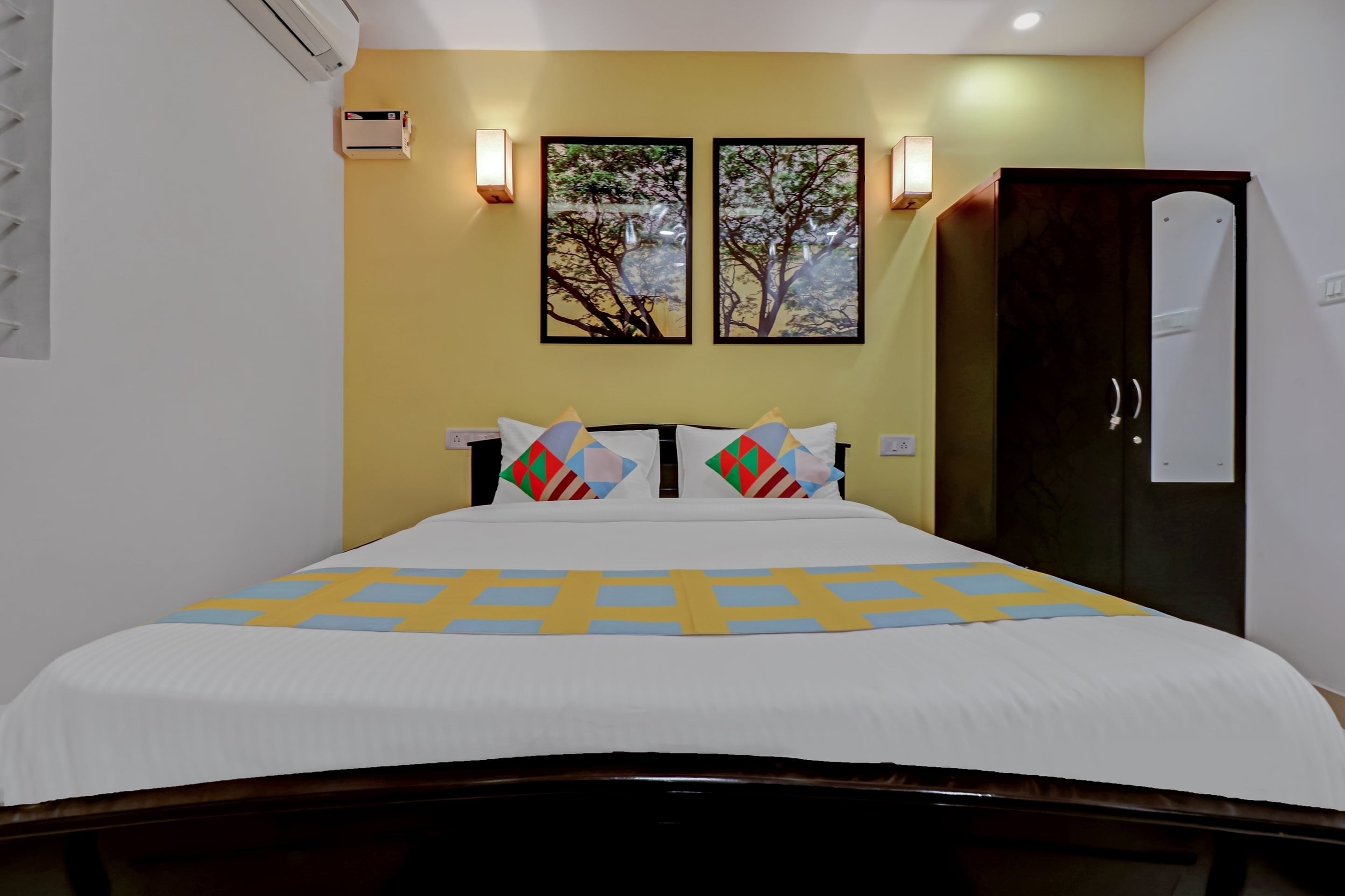 OYO Home 81332 Shiva Shakthi Inn, Bangalore 4