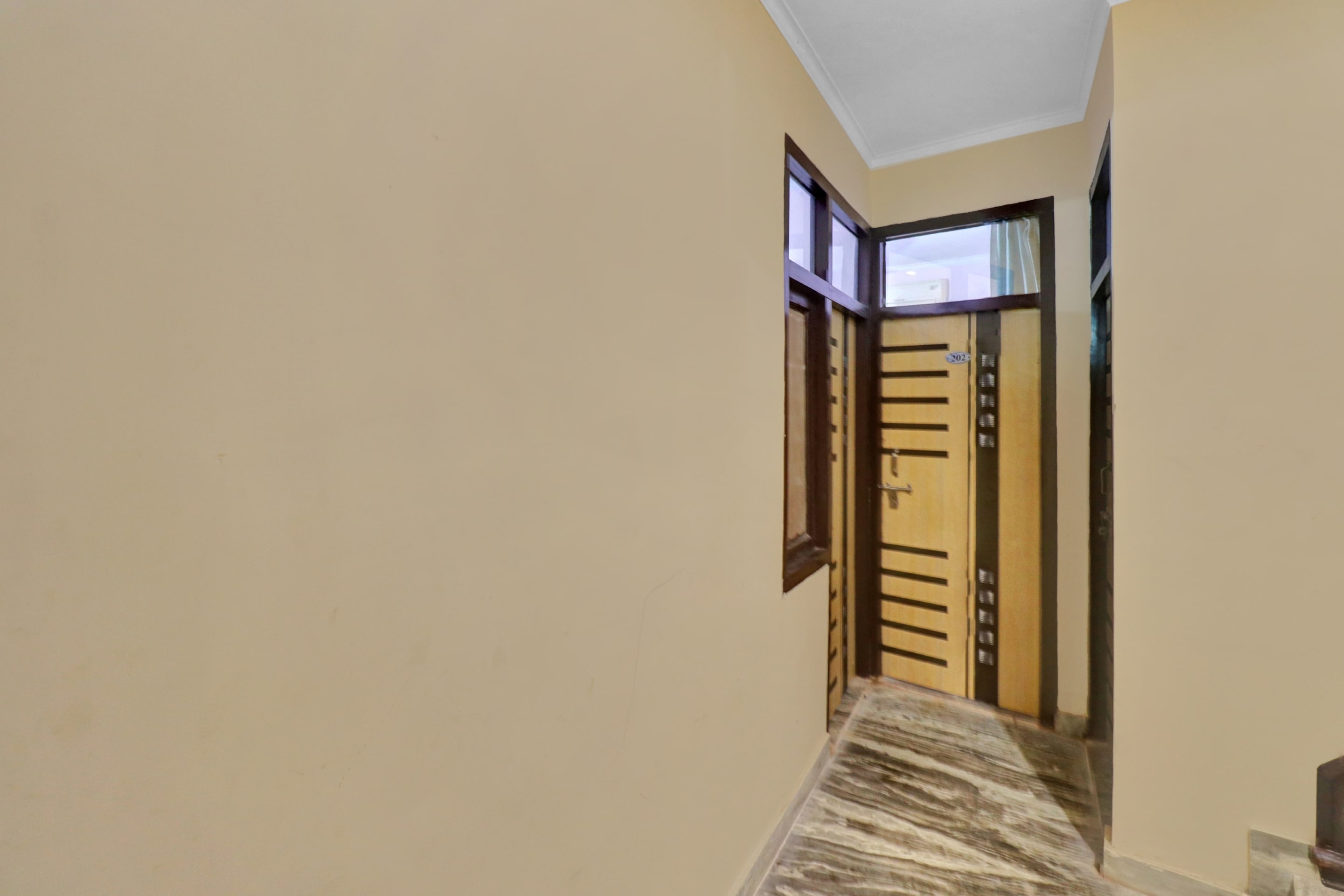 OYO 82283 Hotel Royal City, New Delhi 2