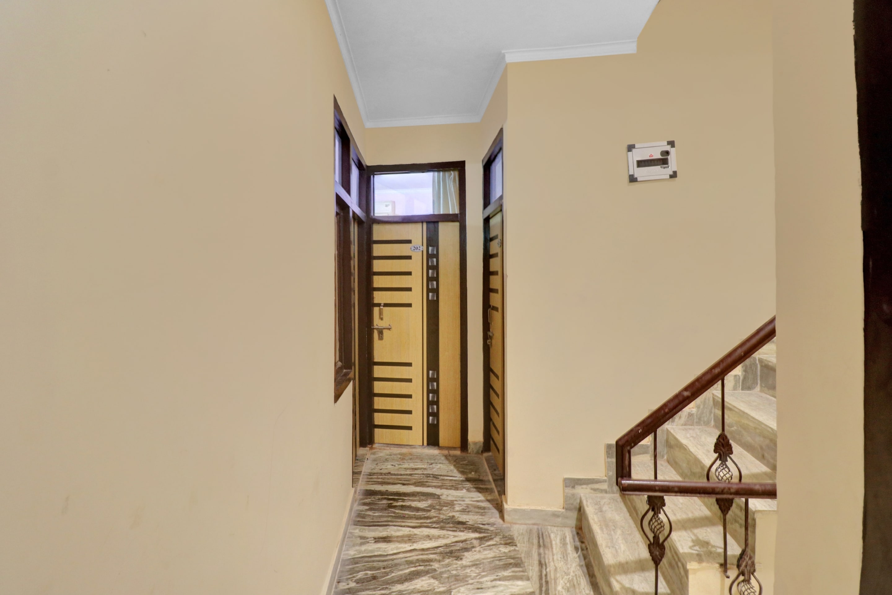 OYO 82283 Hotel Royal City, New Delhi 3