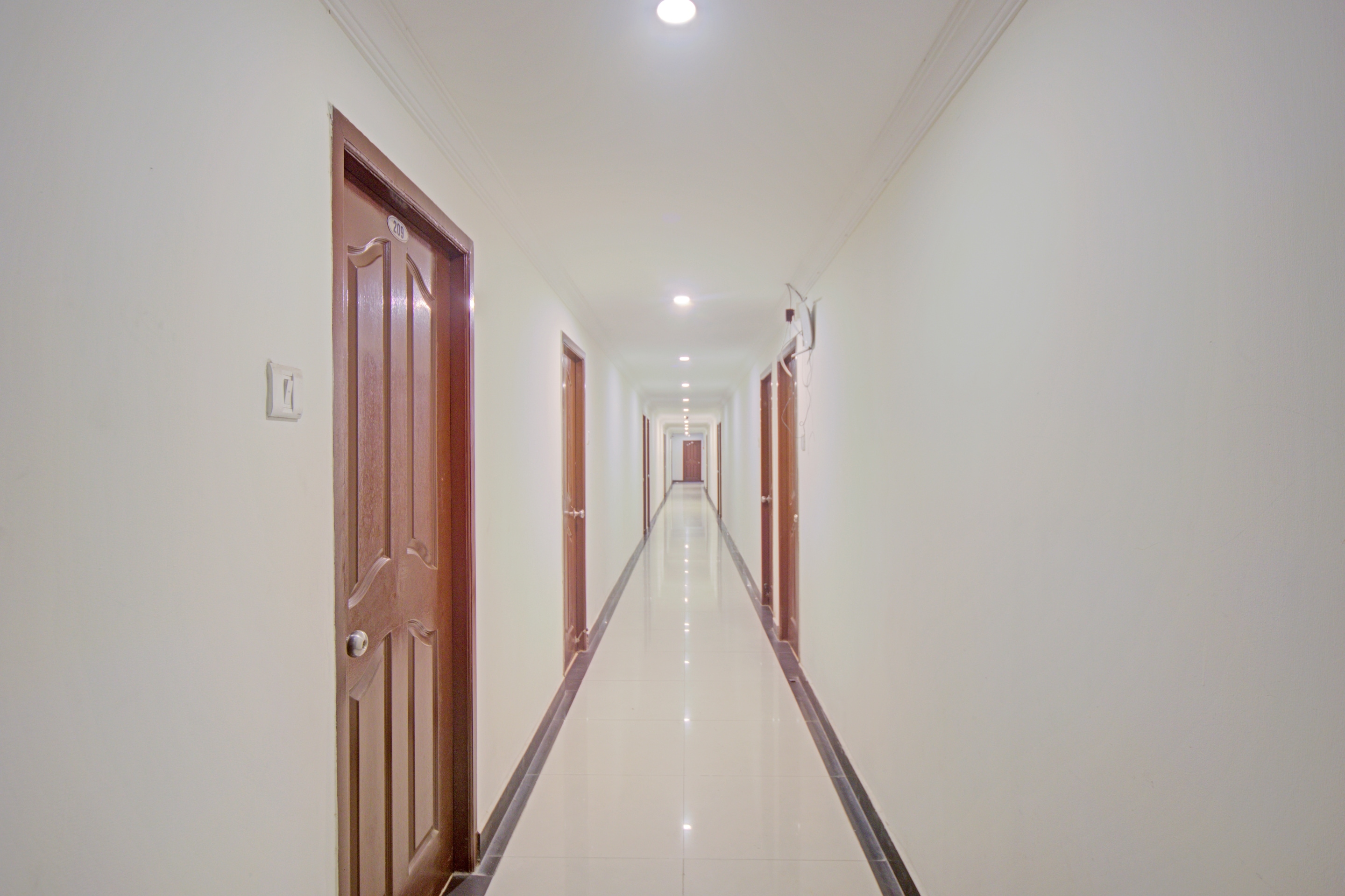 OYO 82310 Holiday Inn, Hyderabad 3