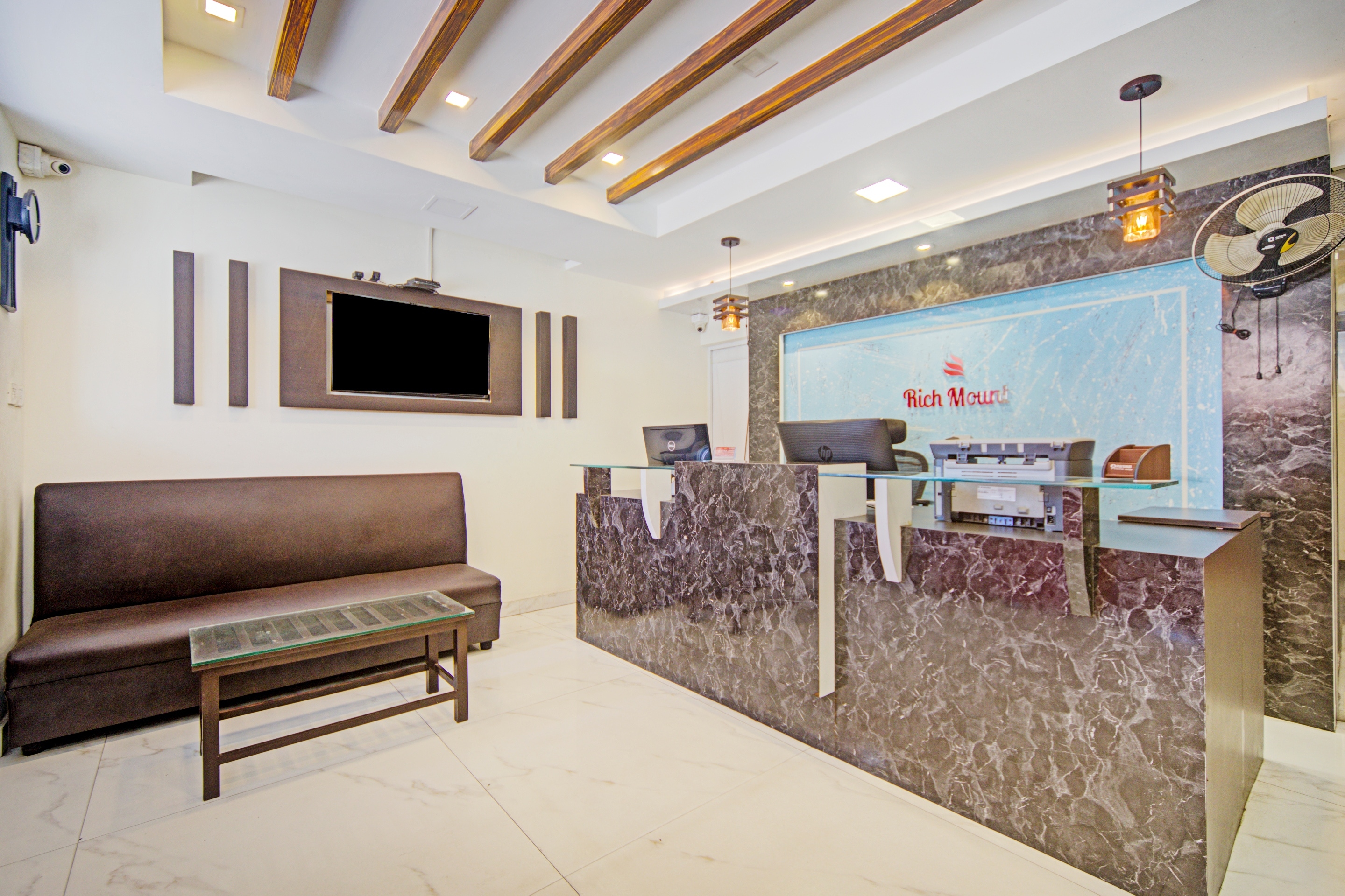 OYO 82310 Holiday Inn, Hyderabad 5