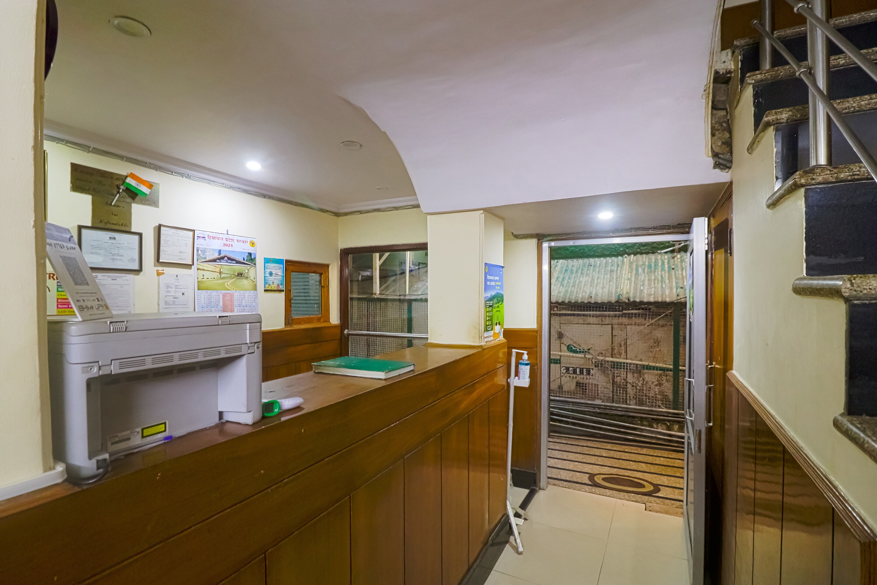 OYO Flagship 82956 Hotel Yadgar, Shimla 5