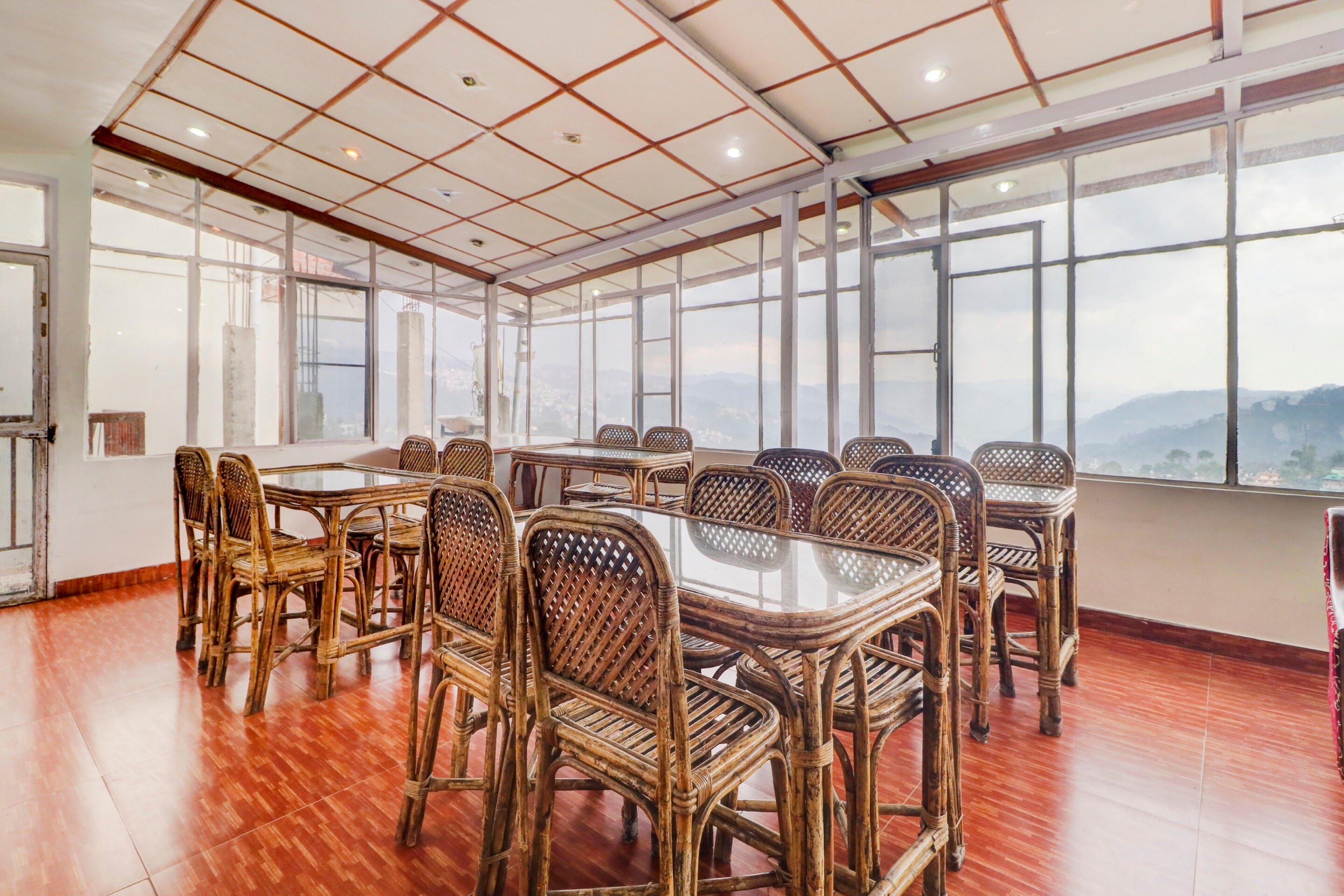 OYO Flagship 83108 Hotel Shimla View, Shimla 3