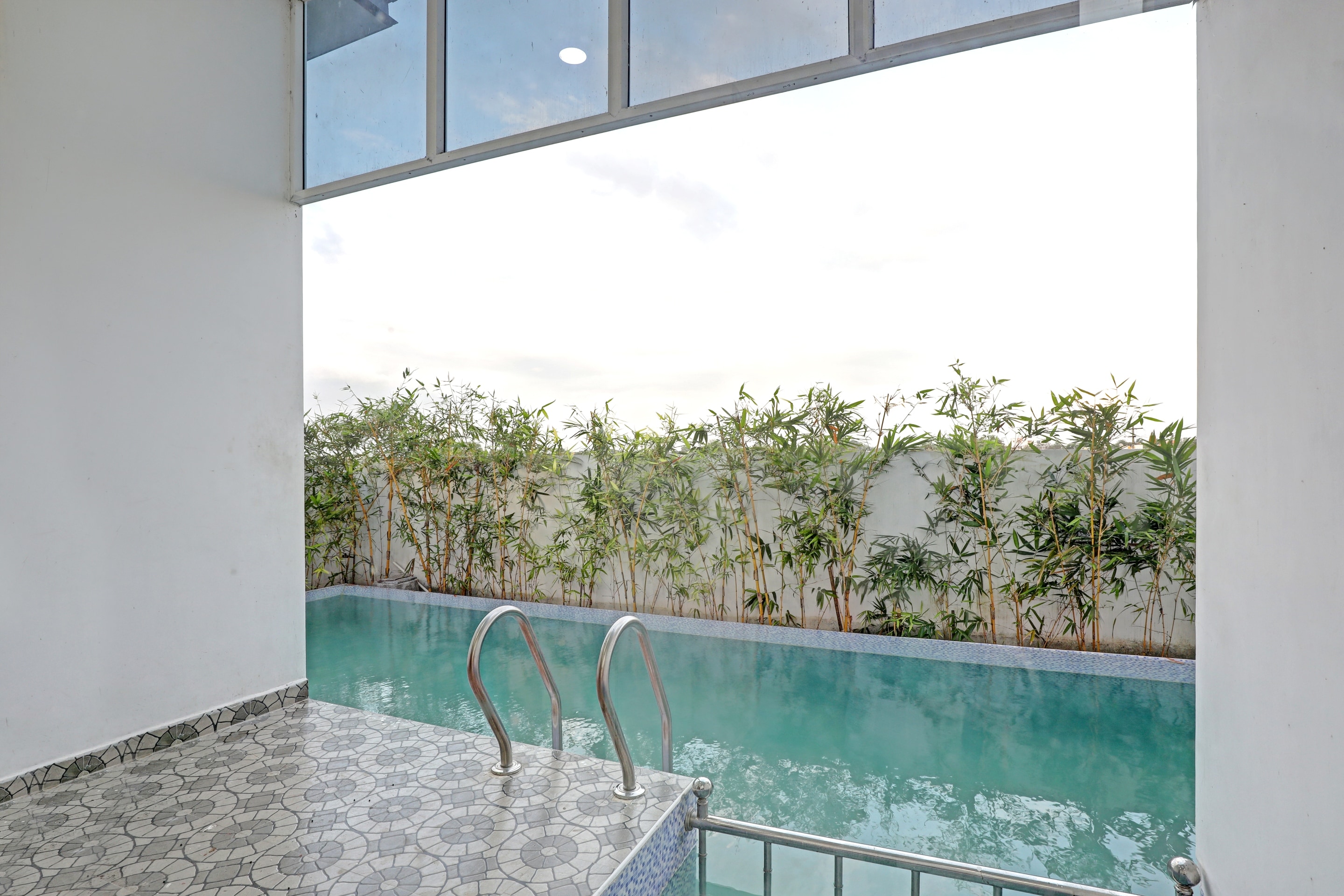 OYO Flagship 84672 Lake View Resort, Chennai 5