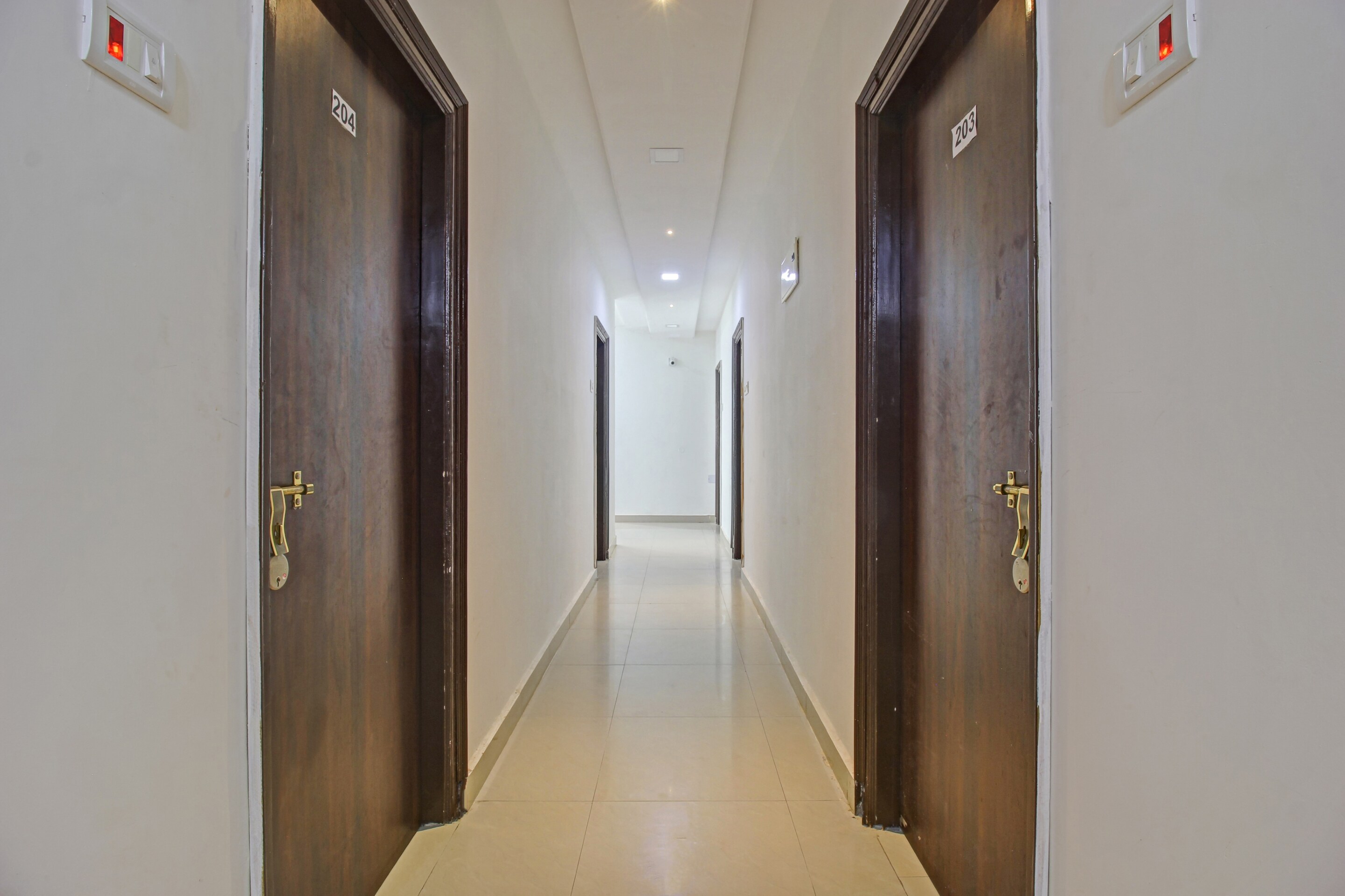 OYO Hotel Rise & Shine Near AMB Mall, Hyderabad 4