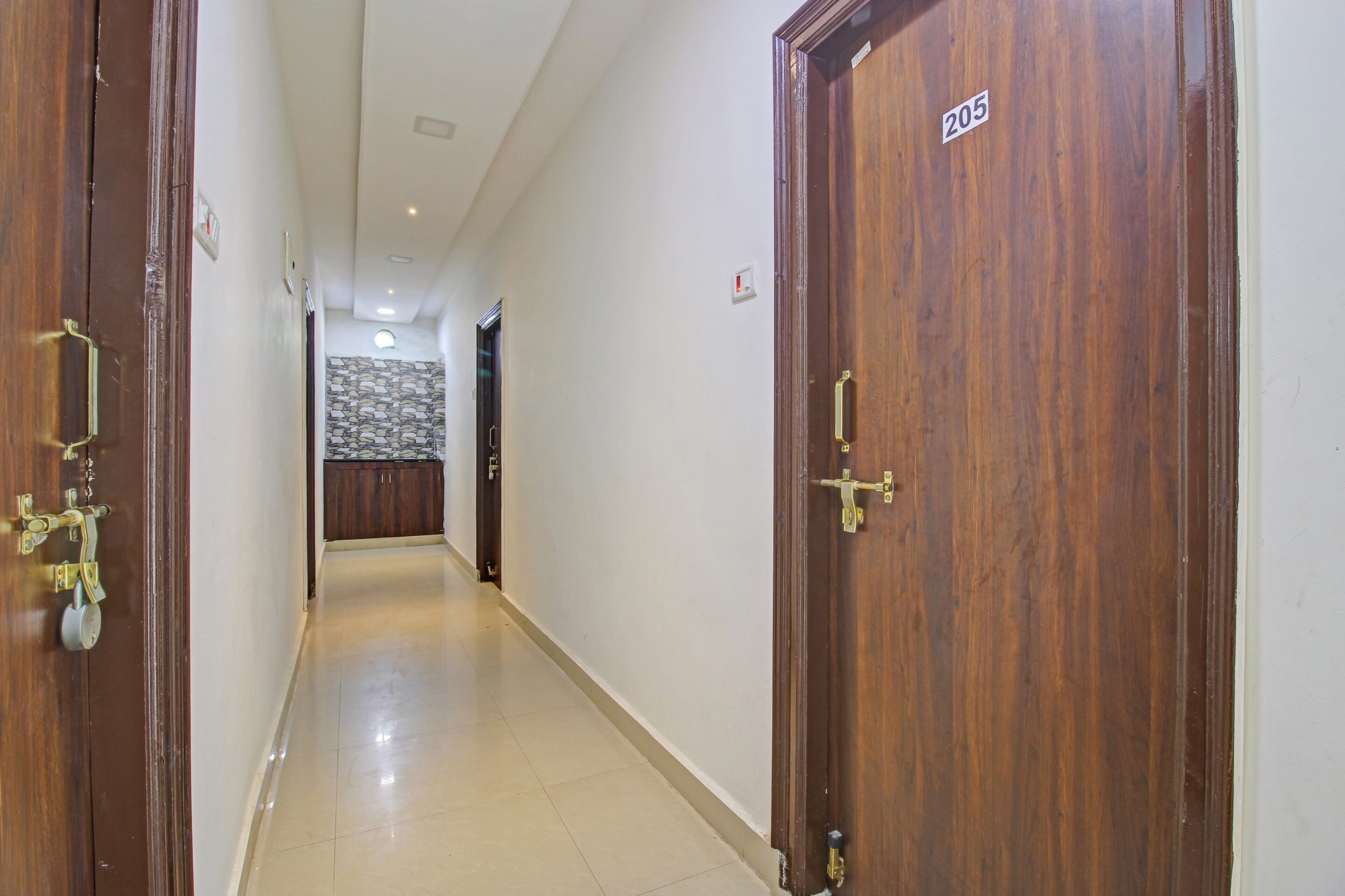 OYO Hotel Rise & Shine Near AMB Mall, Hyderabad 5