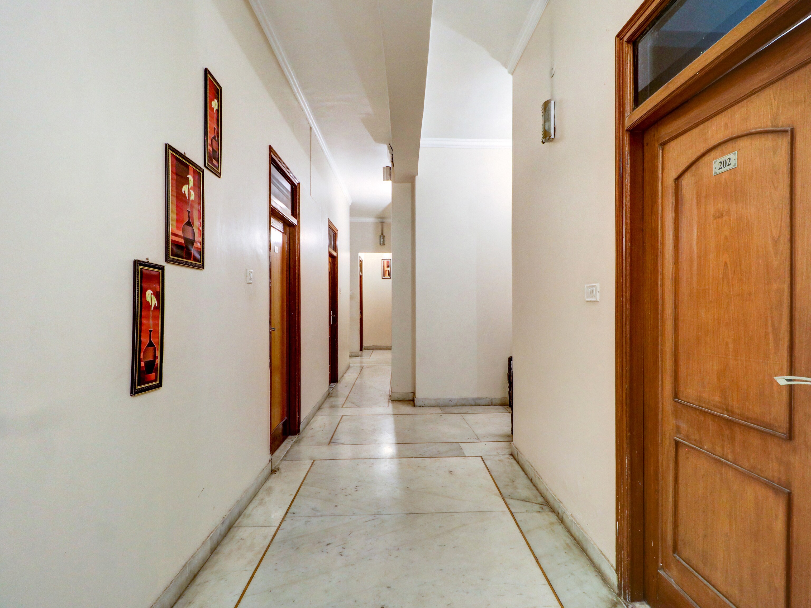 OYO Capital O 73432 Hotel Divine, Amritsar 4