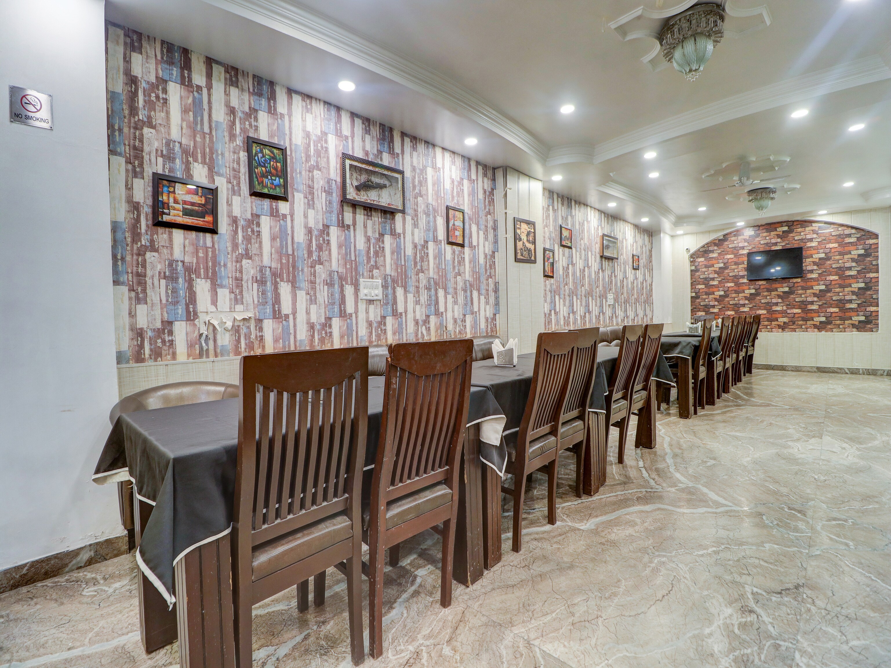 OYO Capital O 73432 Hotel Divine, Amritsar 5