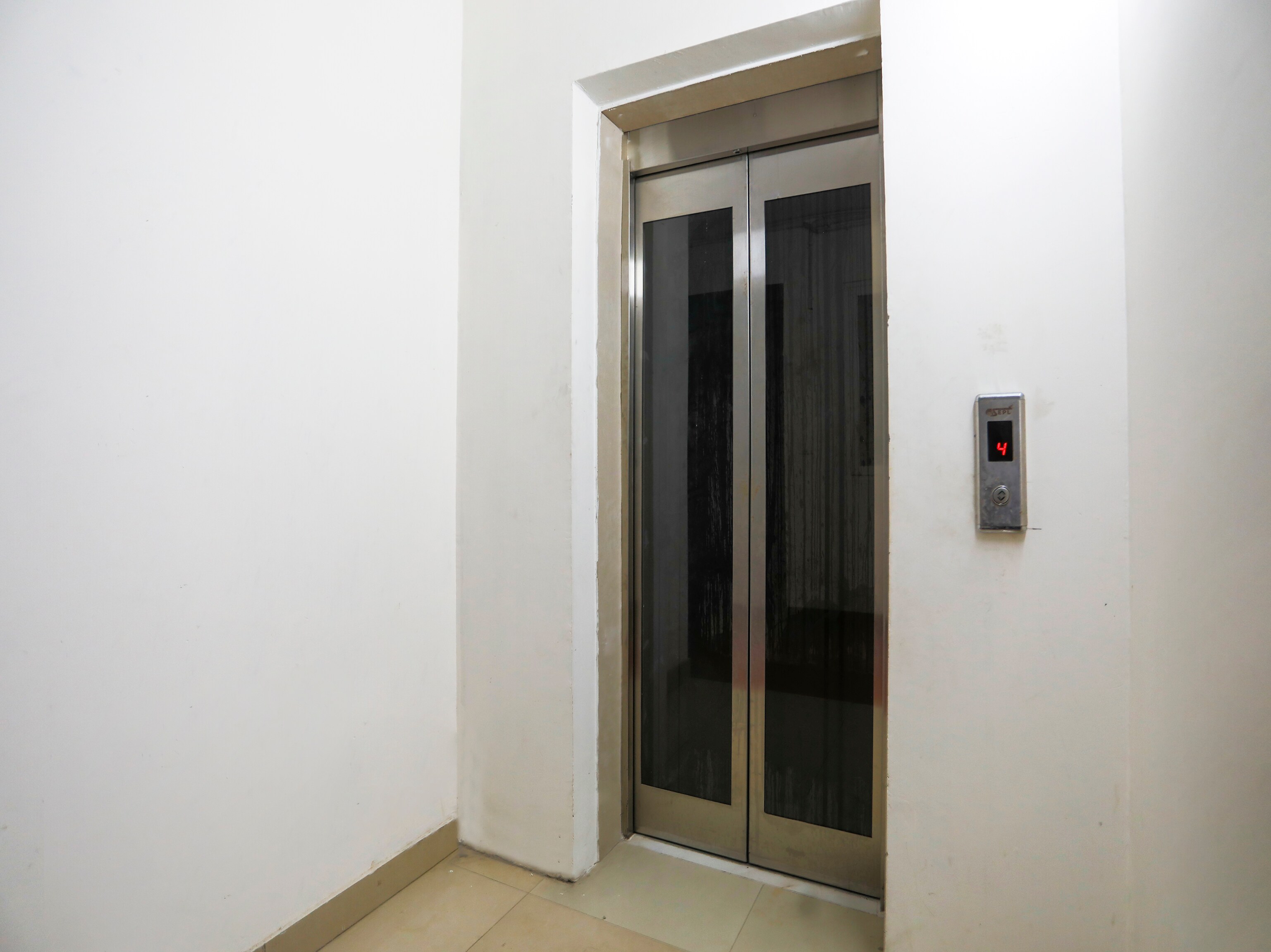 OYO Flagship 38527 JSB Hotel, Faridabad 2