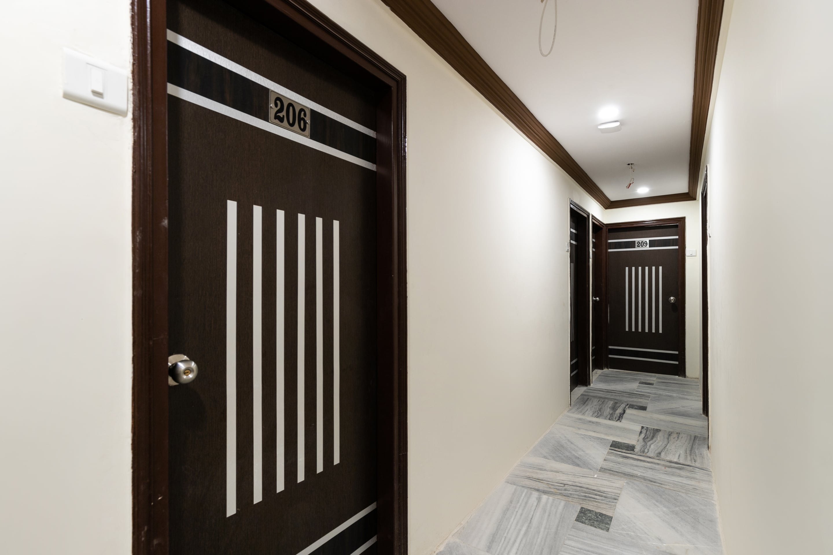 OYO Flagship 41641 Poonam Palace, Ahmedabad 2