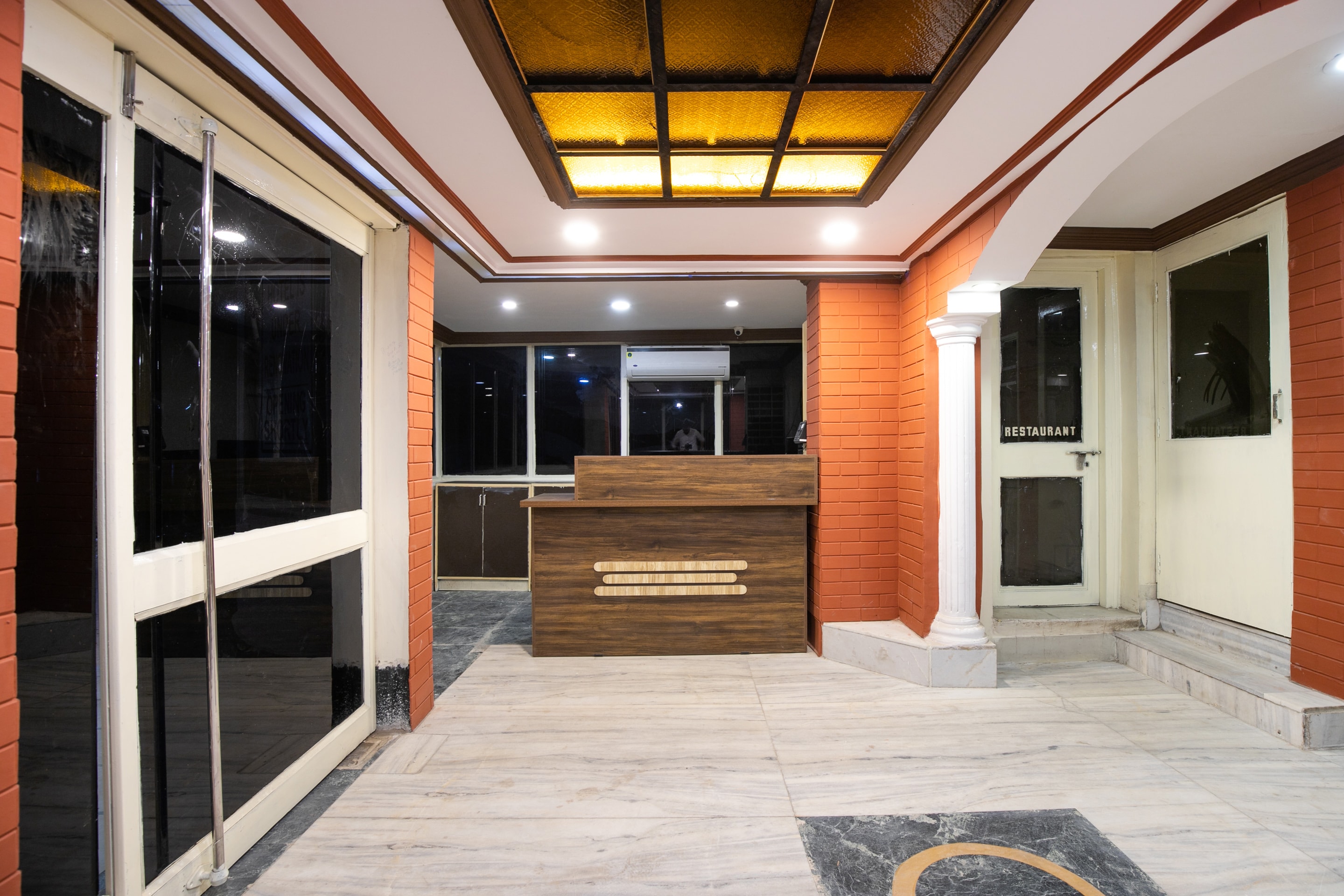 OYO Flagship 41641 Poonam Palace, Ahmedabad 3