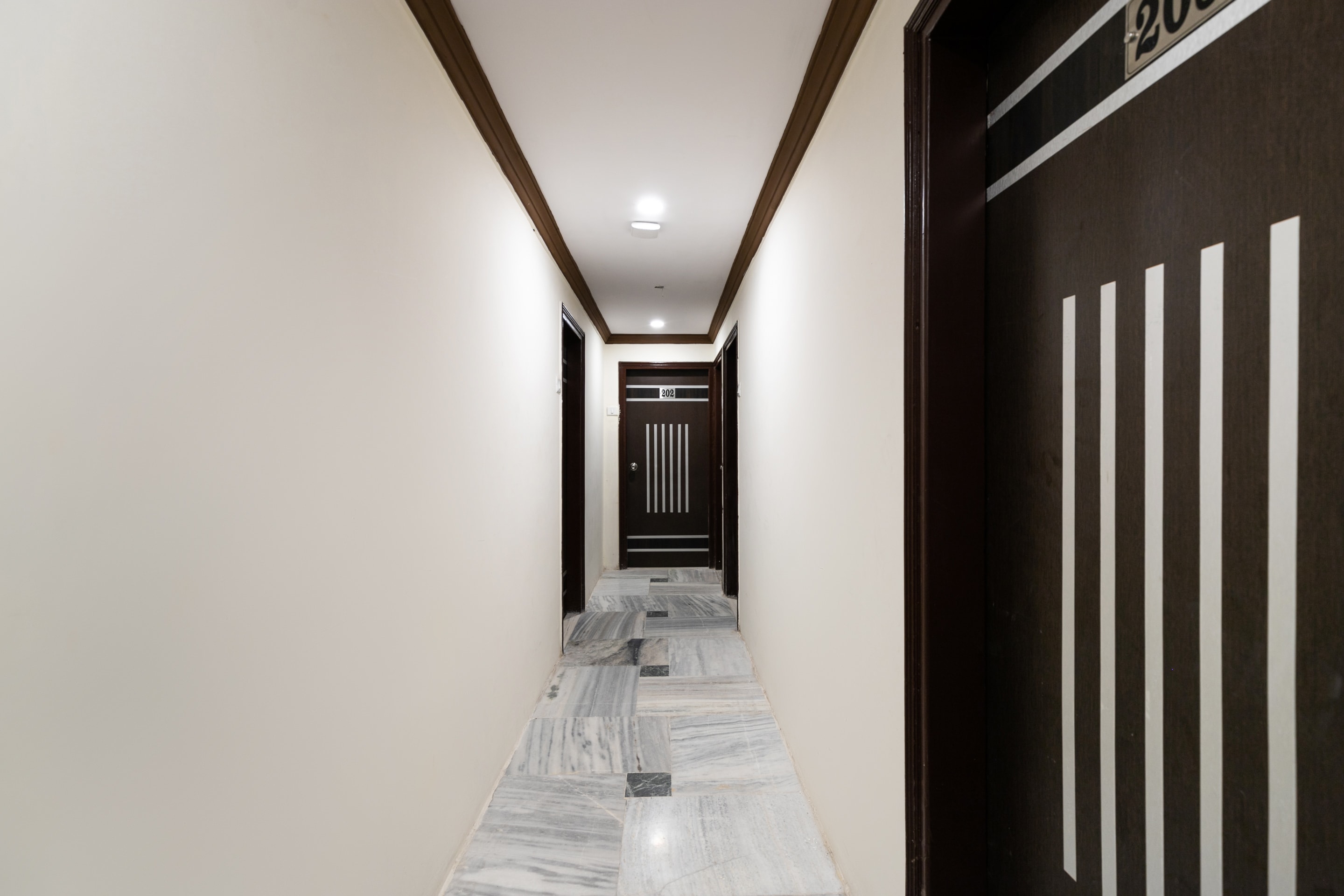OYO Flagship 41641 Poonam Palace, Ahmedabad 4