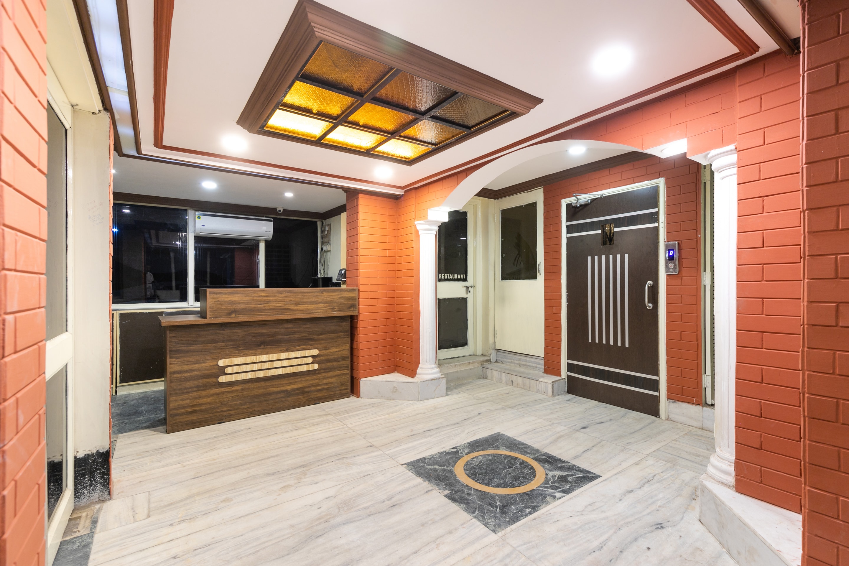 OYO Flagship 41641 Poonam Palace, Ahmedabad 5