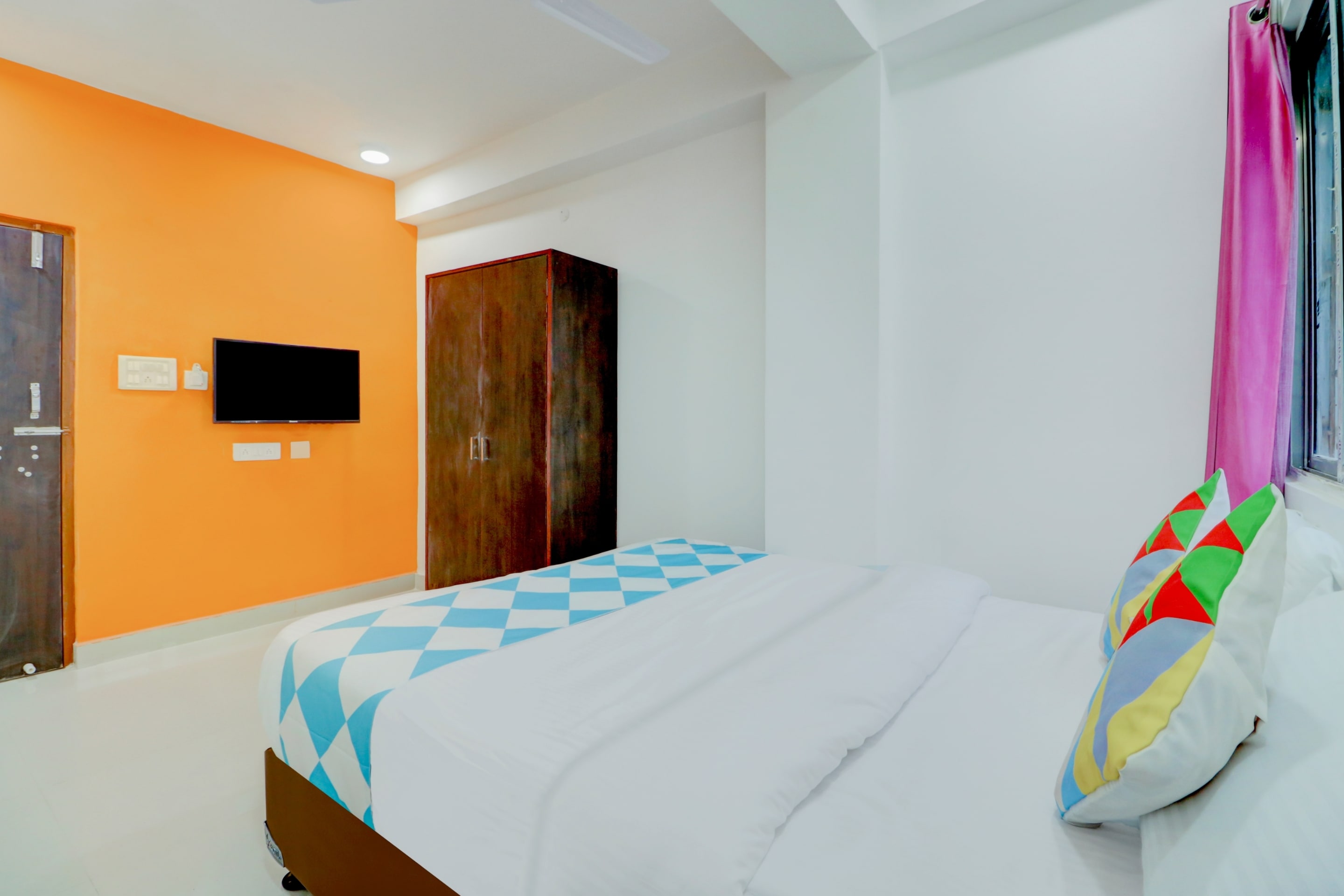 OYO Flagship 74641 Delightful Stay Em Byepass, Kolkata 3