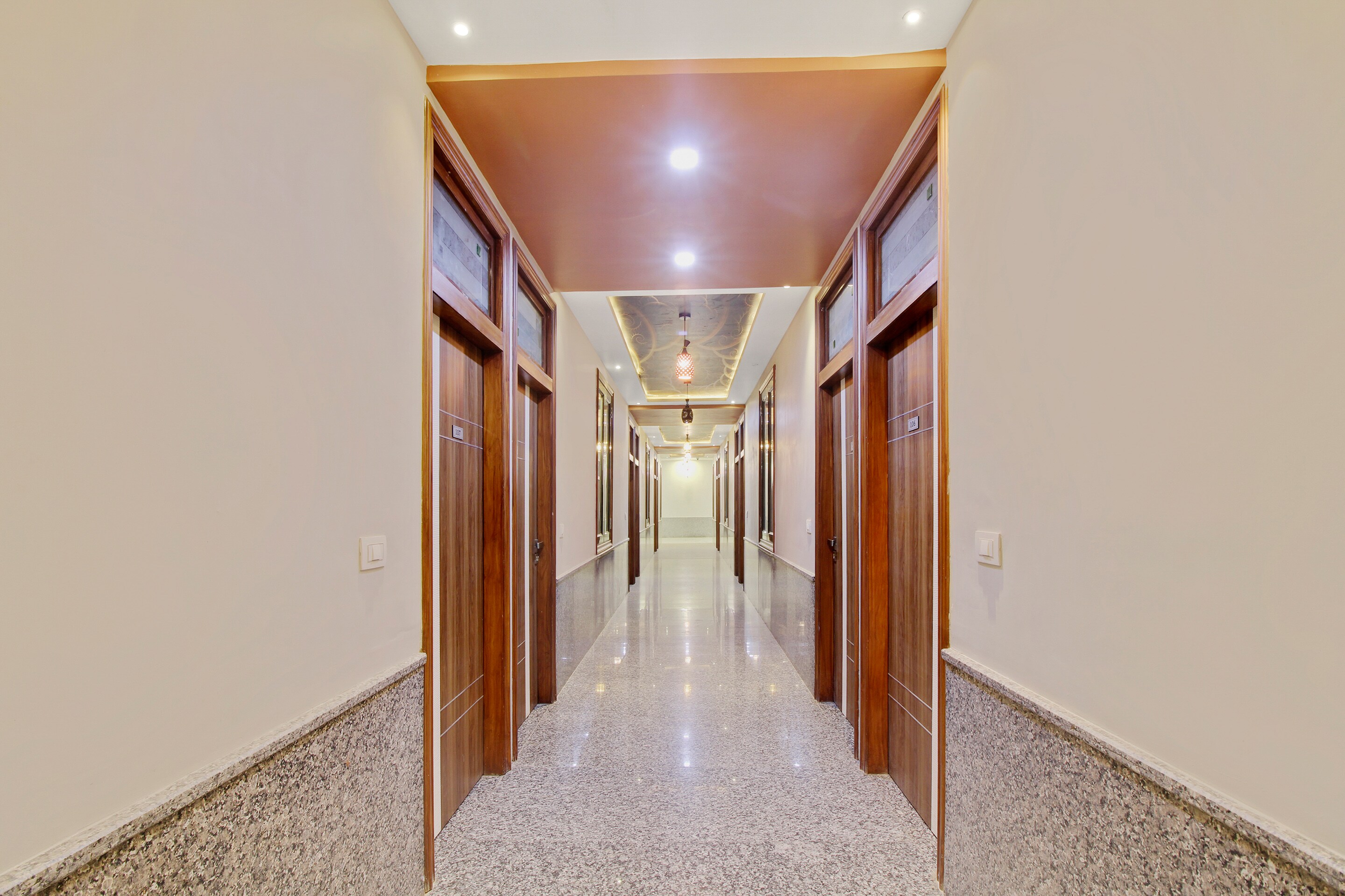 OYO FLAGSHIP 76687 Ramoji Kothapet, Hyderabad 4