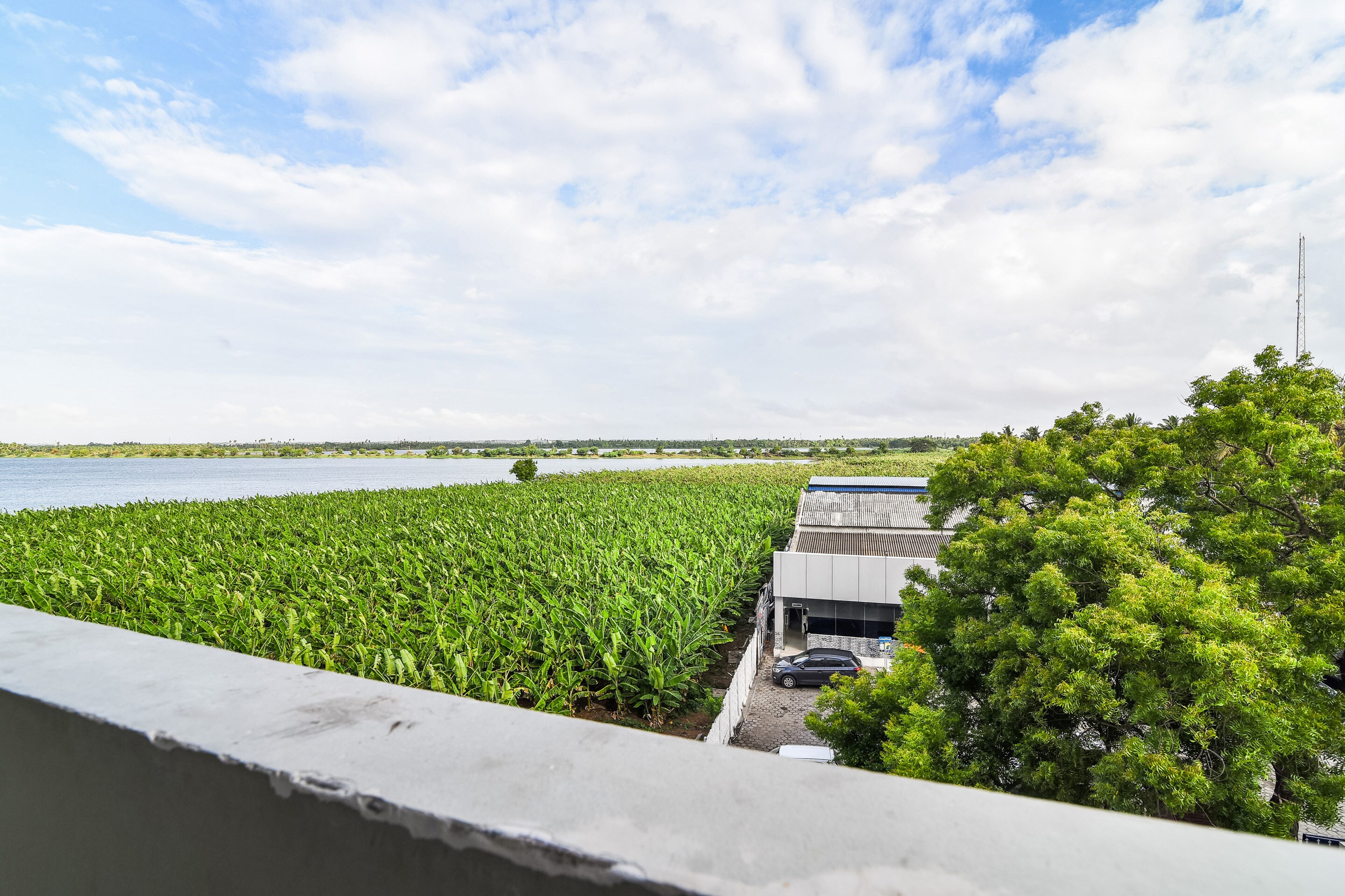 OYO Flagship 77335 LOTUS LAKEVIEW APARTMENTS, Coimbatore 3