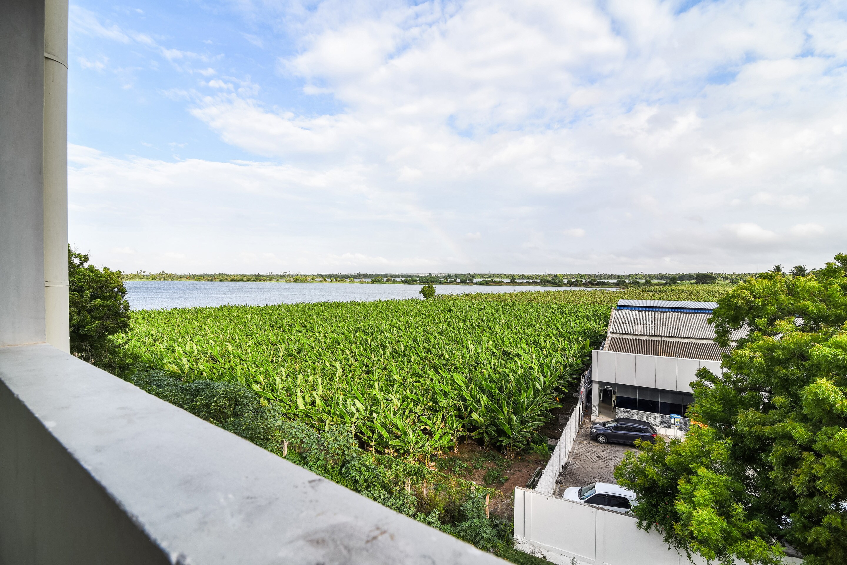OYO Flagship 77335 LOTUS LAKEVIEW APARTMENTS, Coimbatore 4