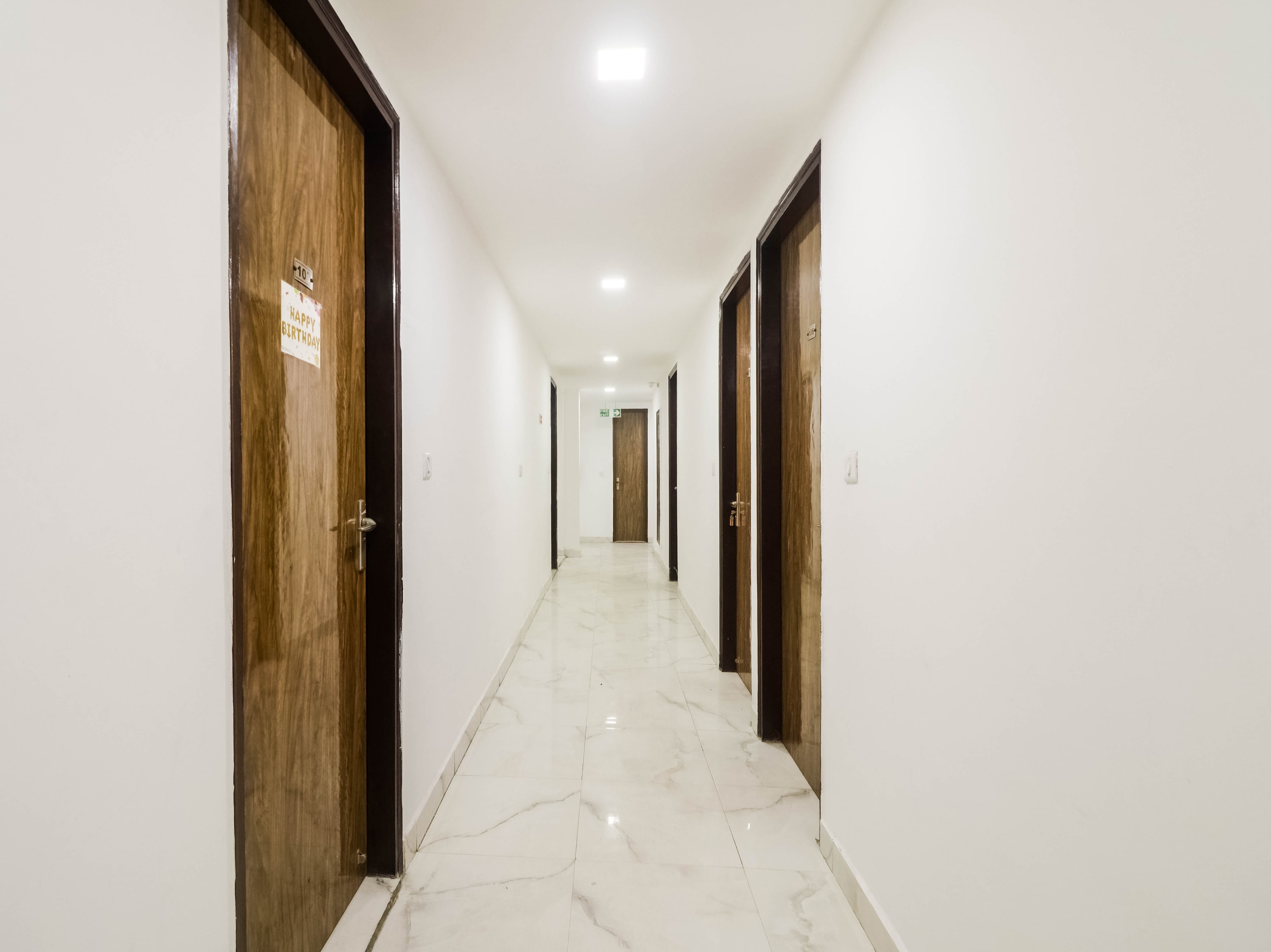 OYO Flagship 77719 Gour Plaza, New Delhi 3