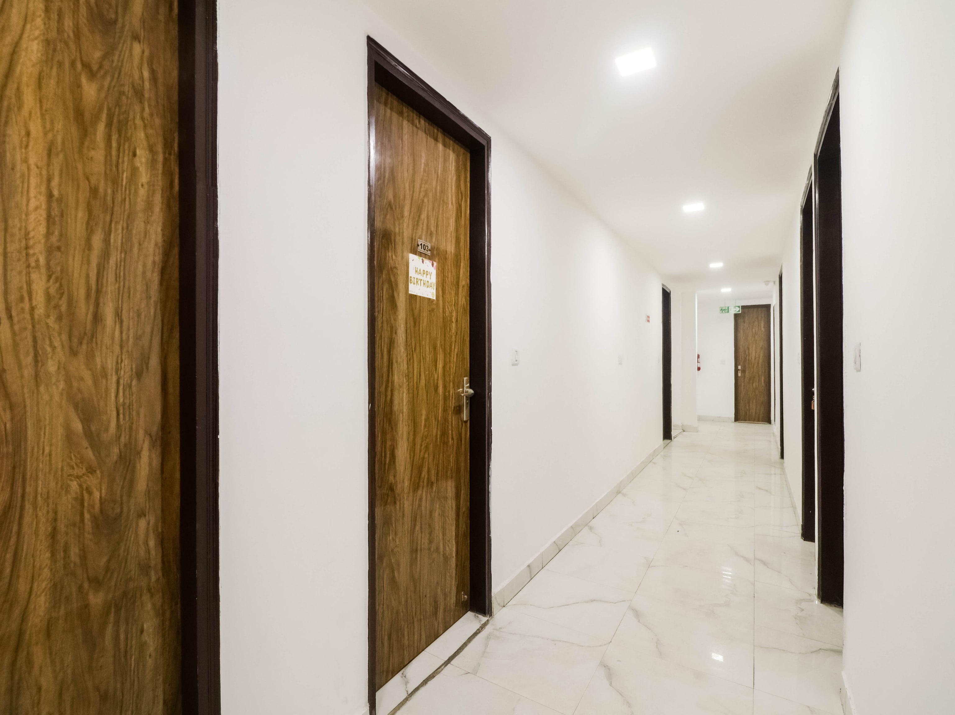 OYO Flagship 77719 Gour Plaza, New Delhi 4
