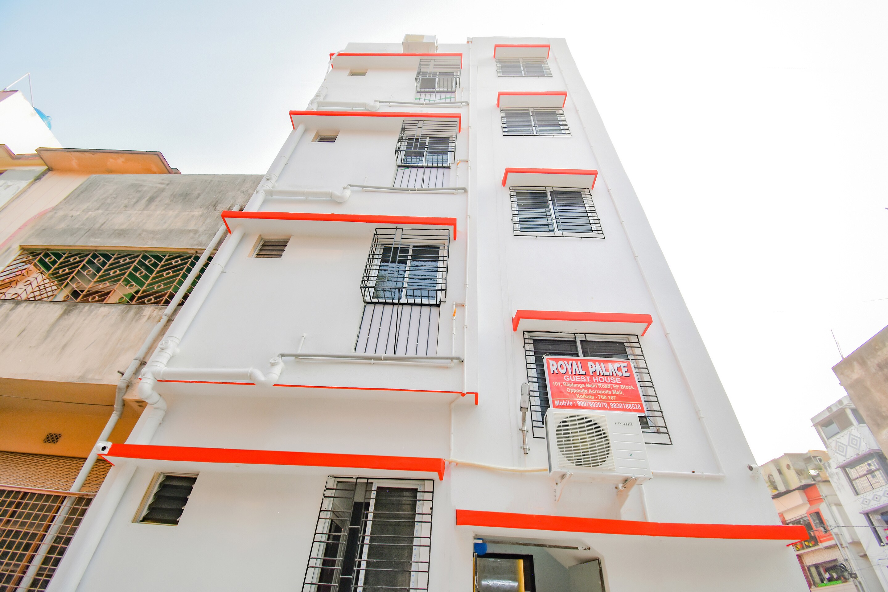 OYO Flagship 78811 Royal Palace, Kolkata 3