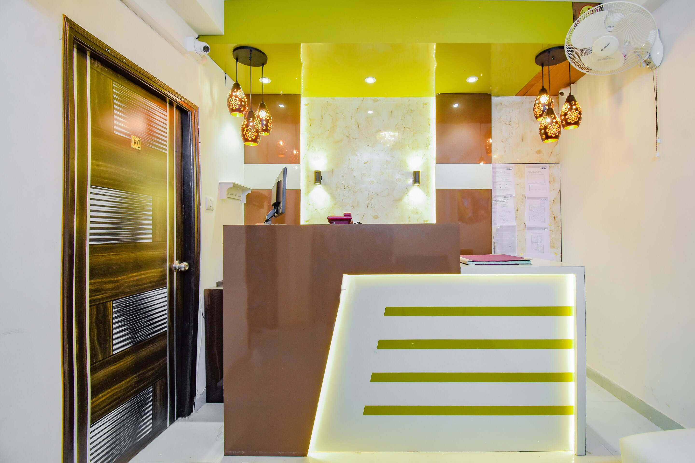 OYO Flagship 78811 Royal Palace, Kolkata 5