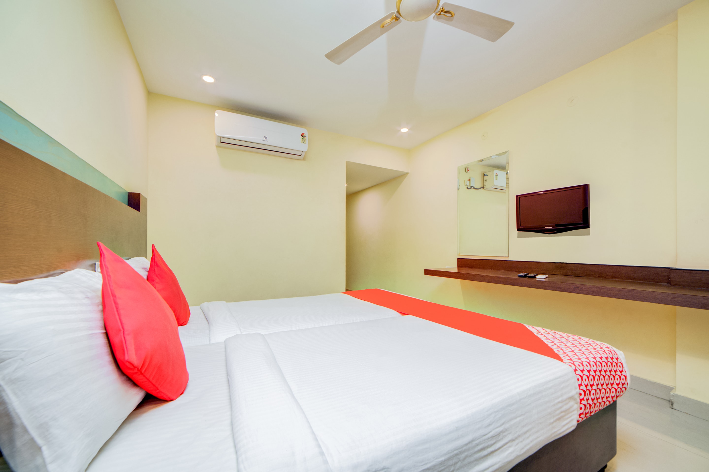 OYO Flagship 469 Kachiguda Railway Station, Hyderabad 3