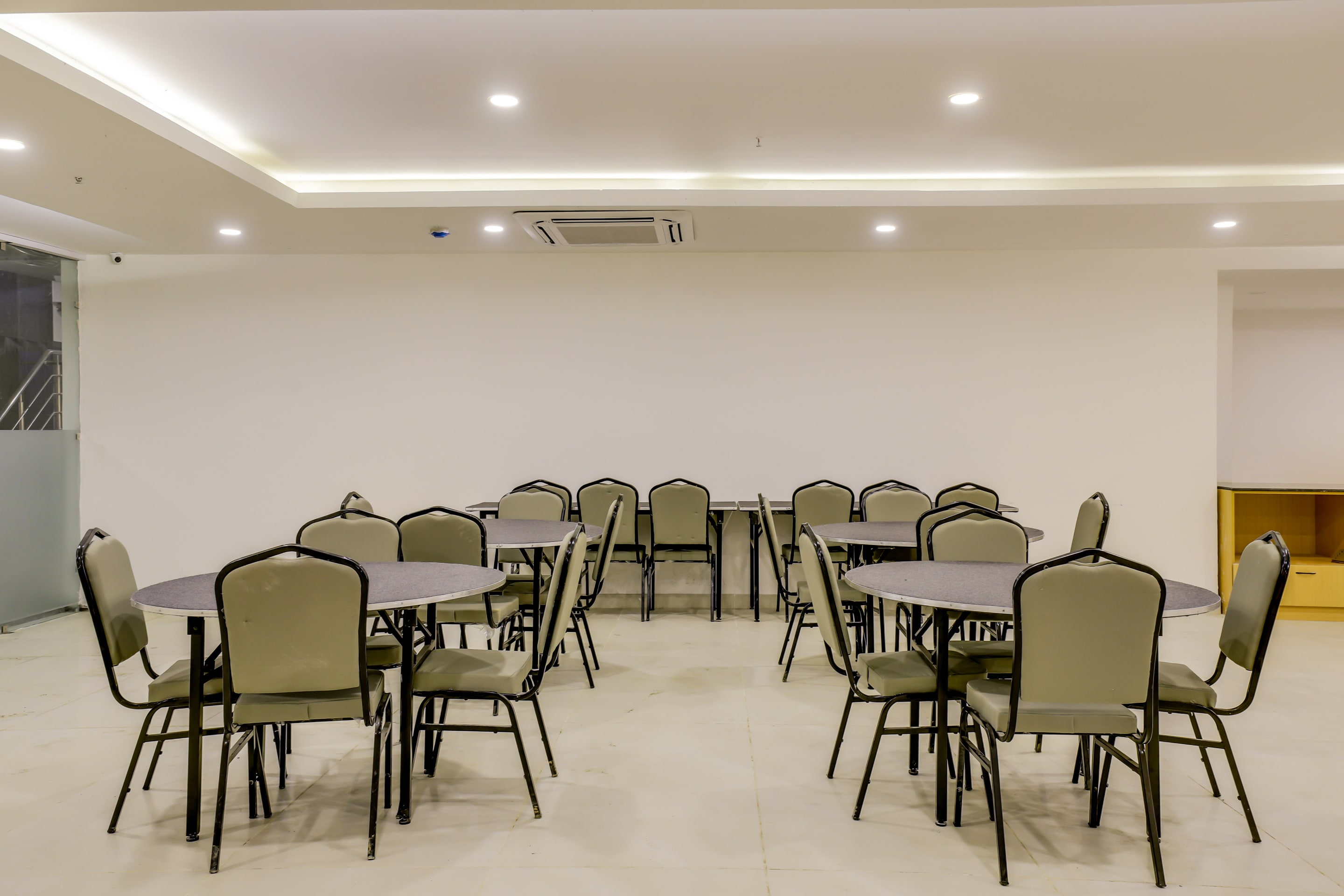 OYO Townhouse 291 Siddharth Vihar Ghaziabad, Ghaziabad 2