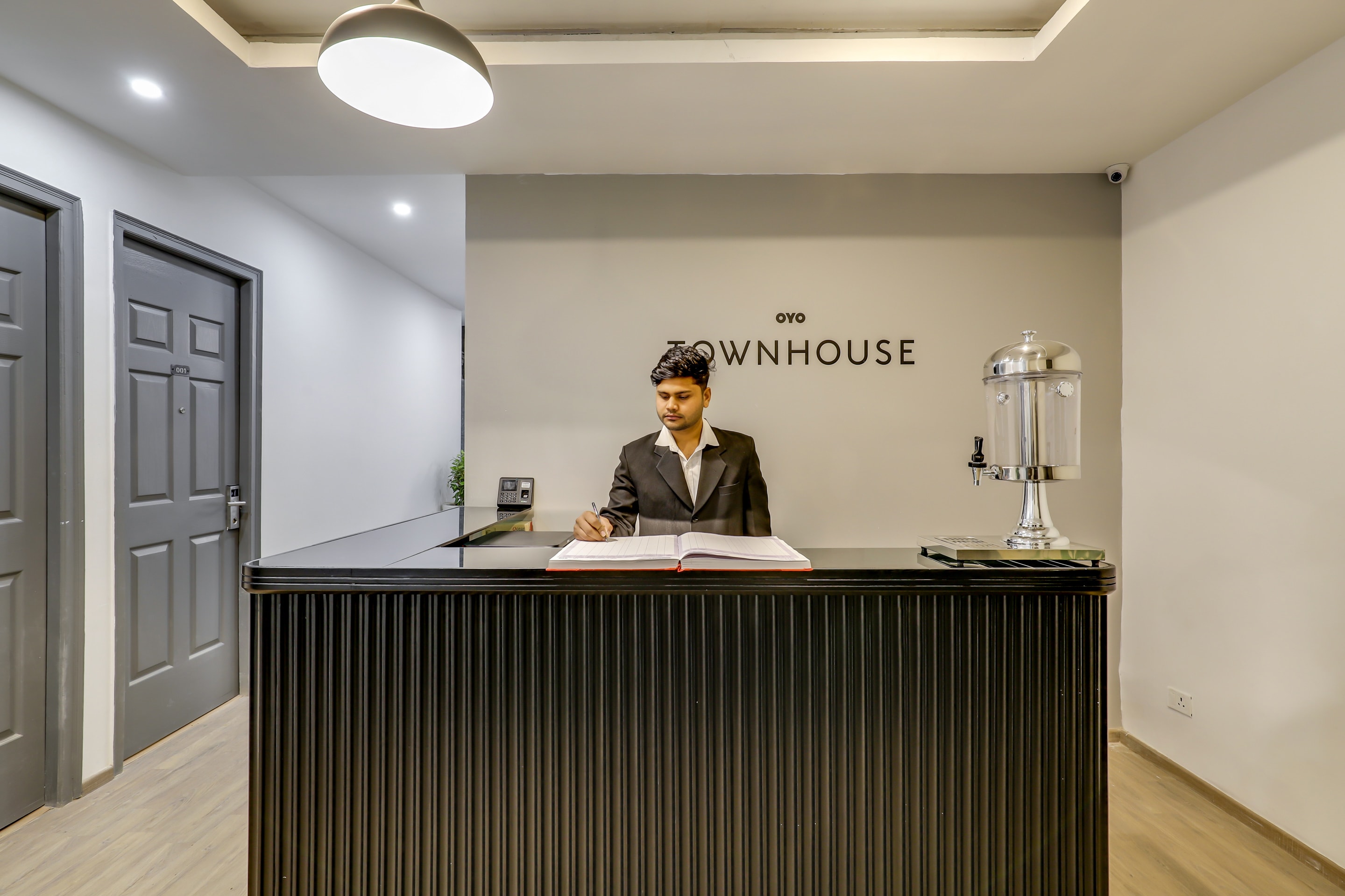 OYO Townhouse 291 Siddharth Vihar Ghaziabad, Ghaziabad 4