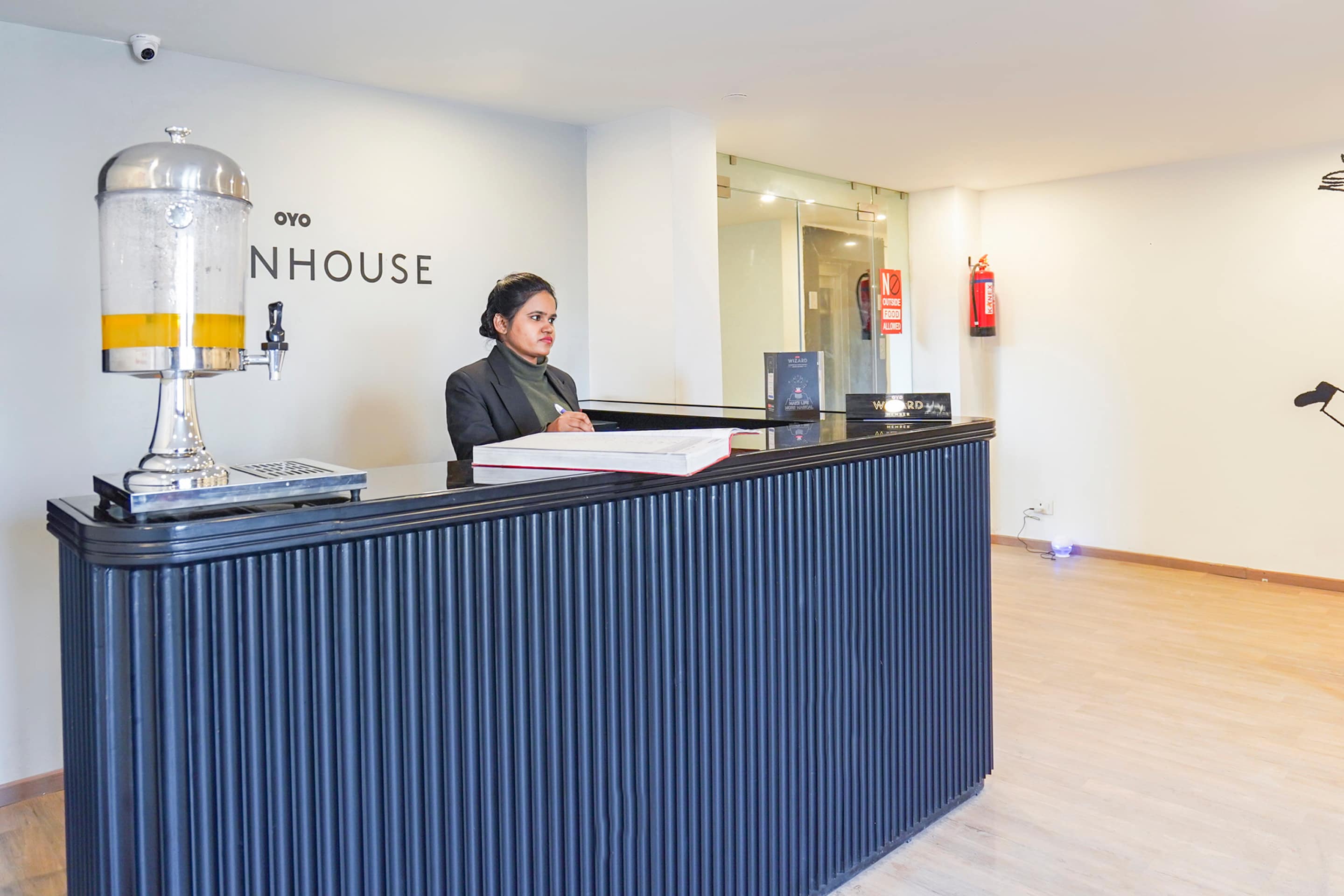 OYO Townhouse 333 Sector 121 Noida, Noida 3