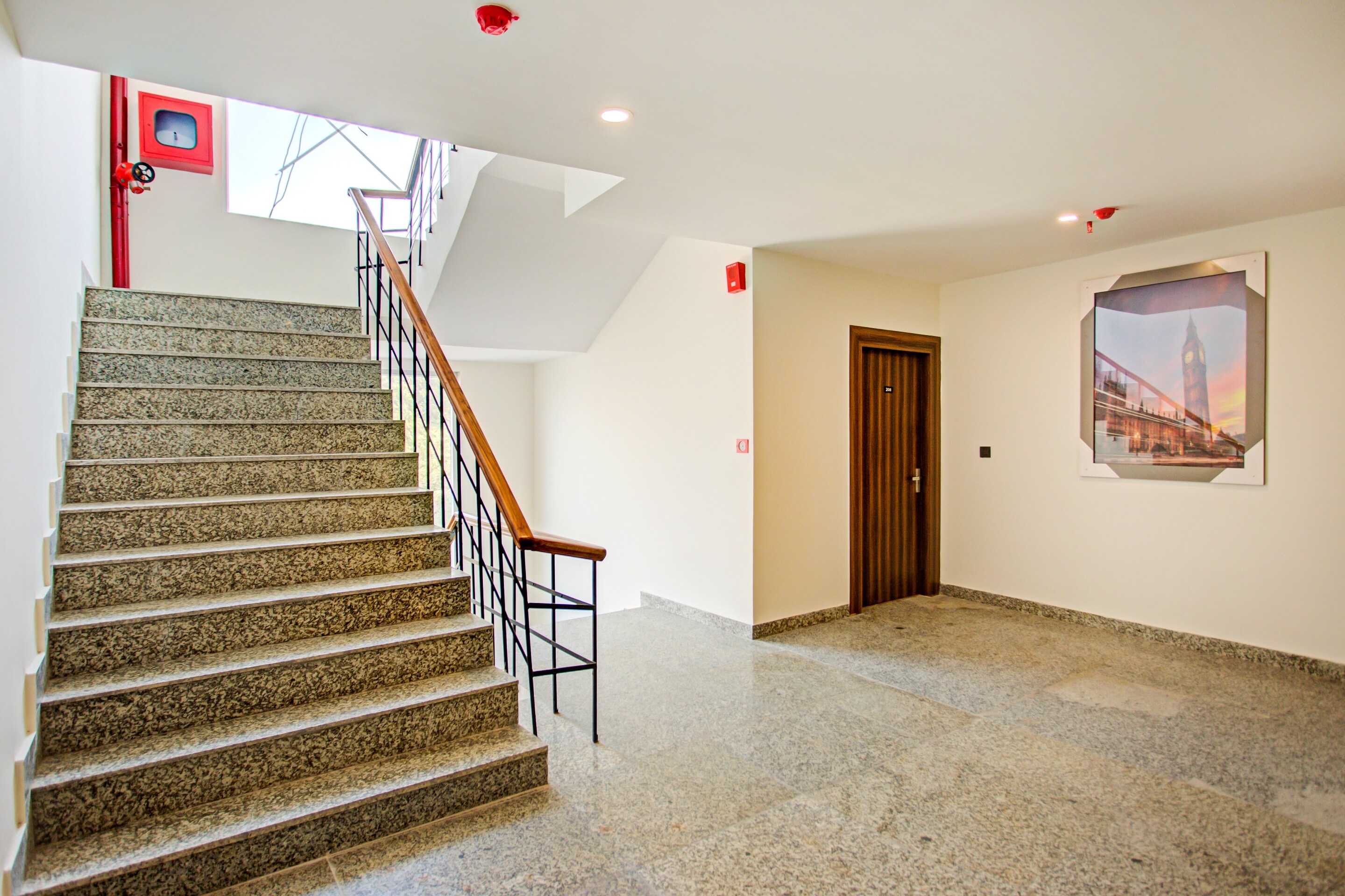 OYO TOWNHOUSE 390 The Madhav Sector 58 Noida, Noida 3