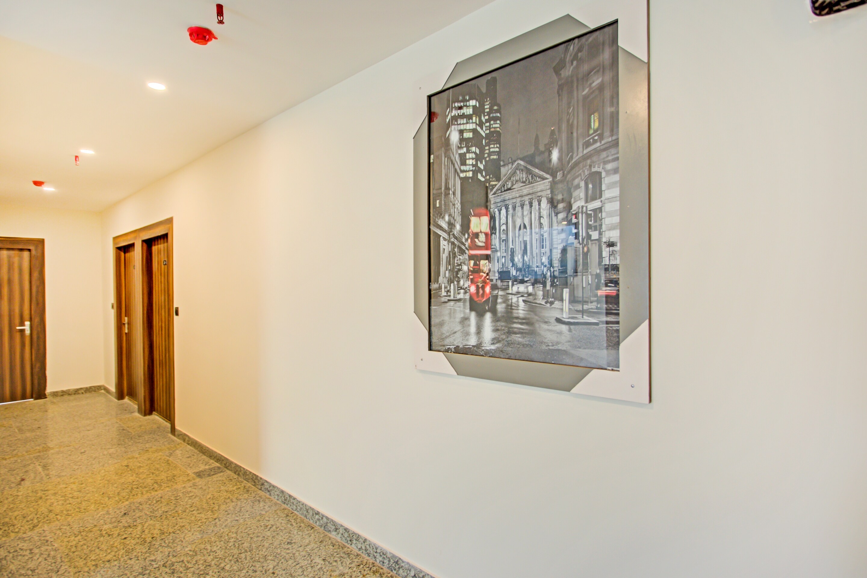 OYO TOWNHOUSE 390 The Madhav Sector 58 Noida, Noida 4