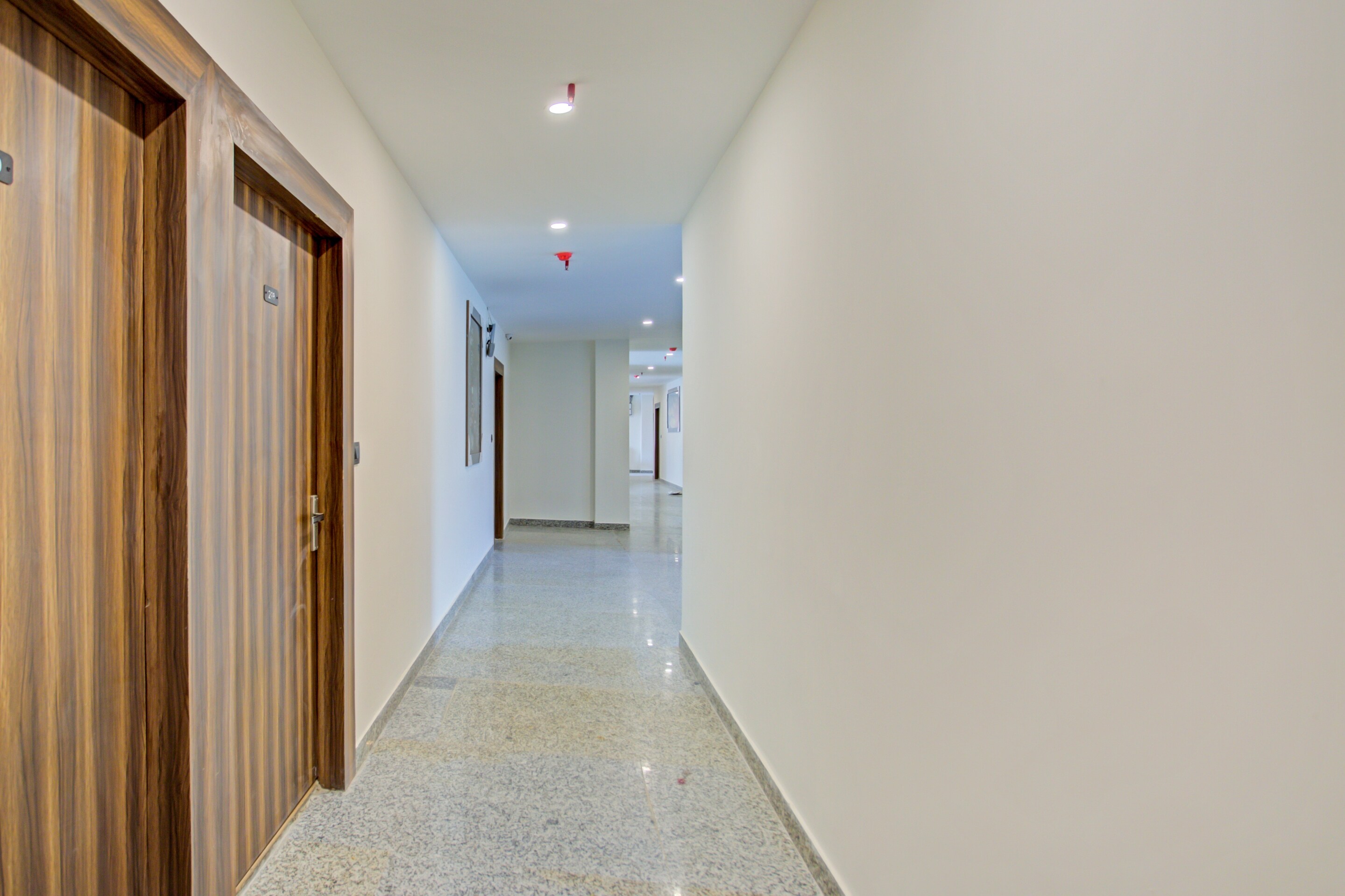 OYO TOWNHOUSE 390 The Madhav Sector 58 Noida, Noida 5