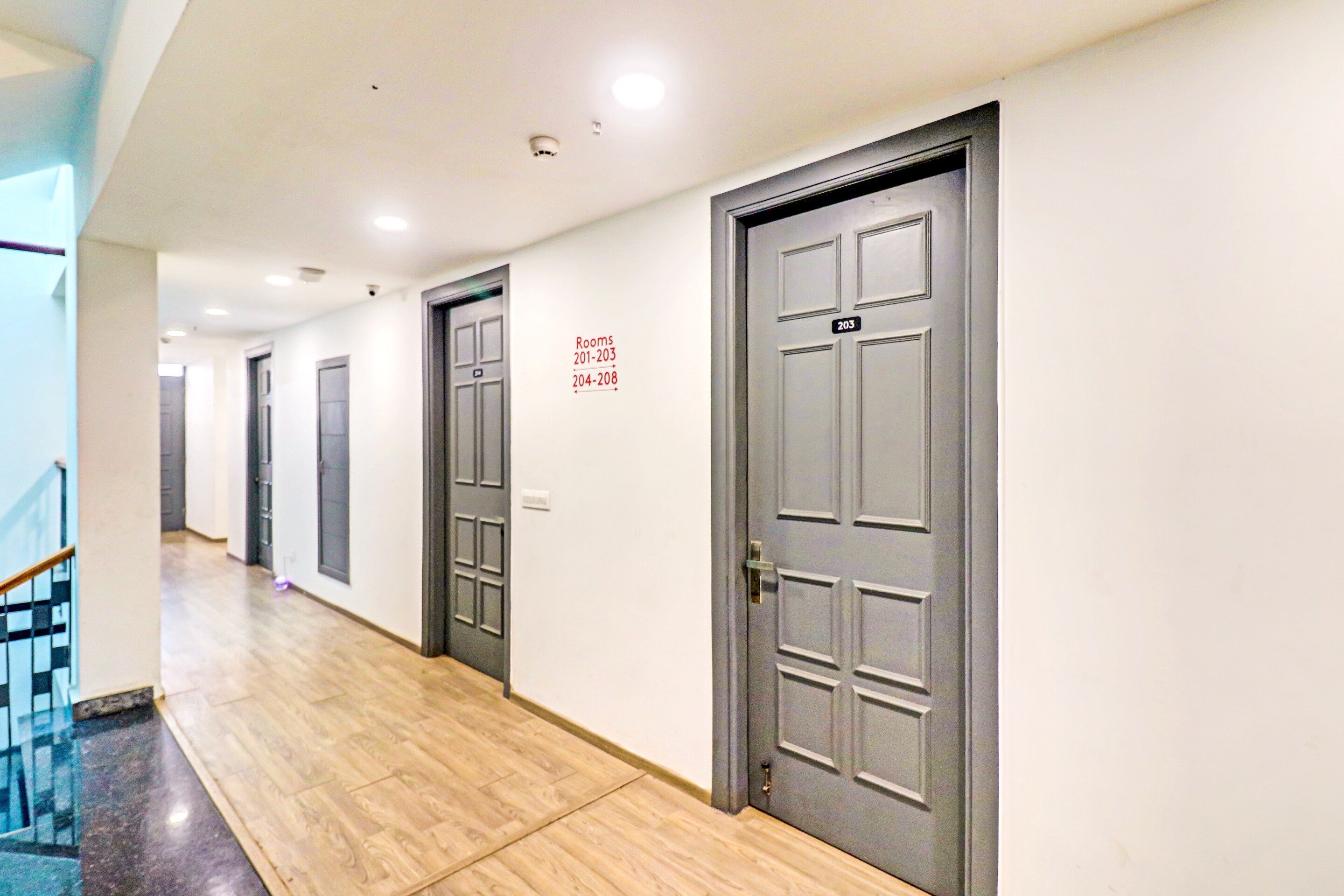 OYO Townhouse 75987 Sector 30, Noida 5