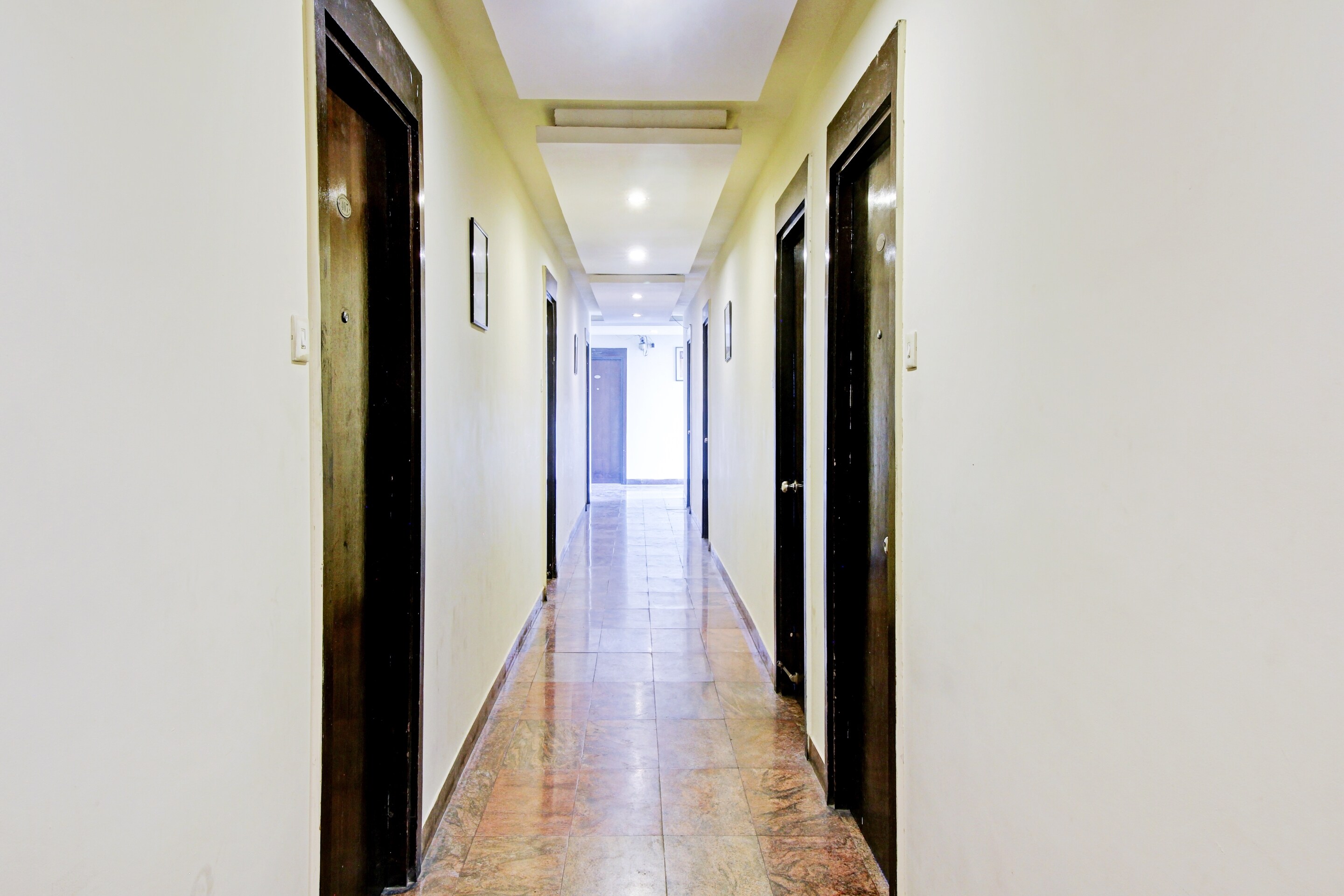 OYO Townhouse 81794 Banjara Hills, Hyderabad 4