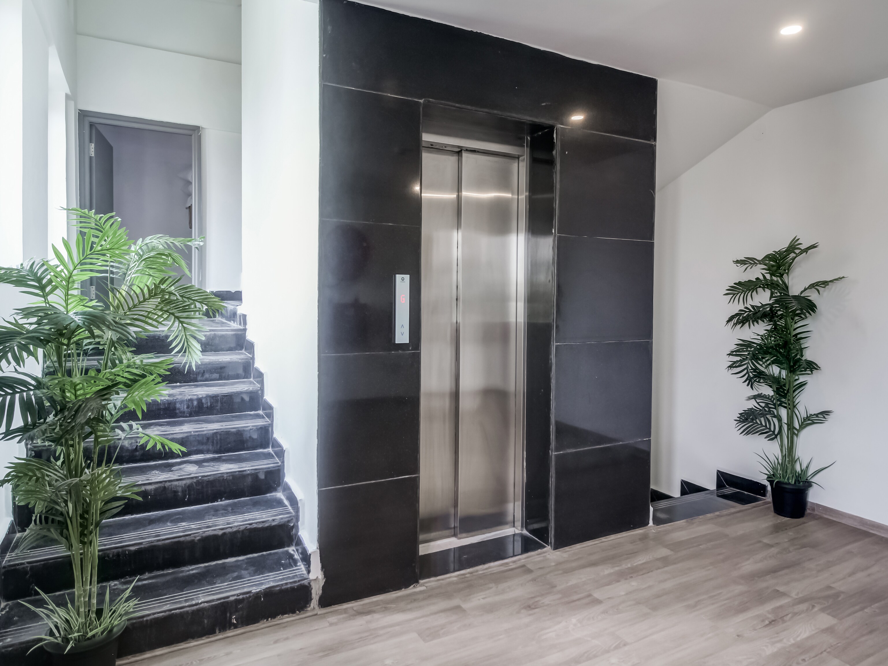 OYO Townhouse RCC Majestic 397 LB Nagar, Hyderabad 4